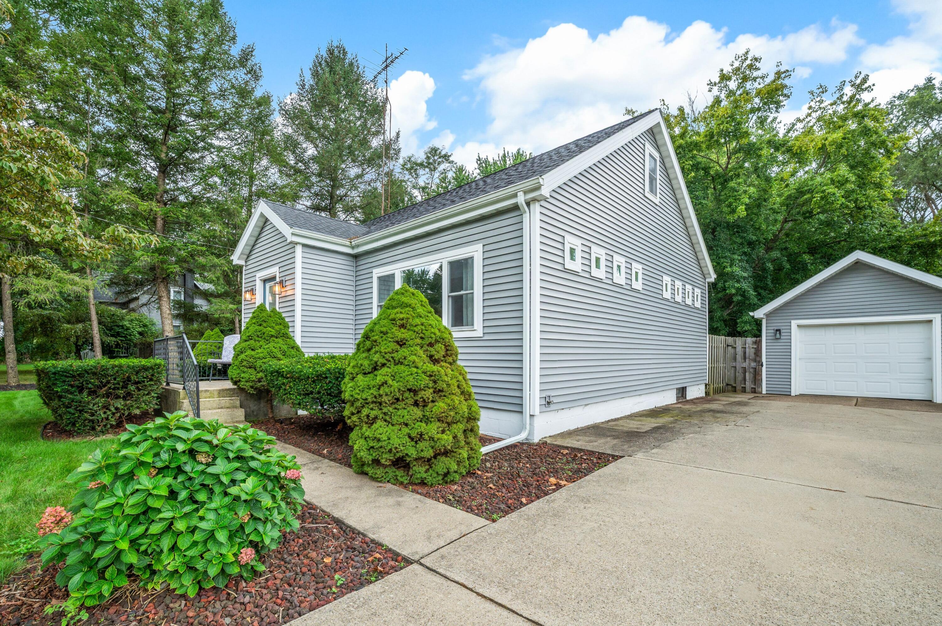 4604 Cleveland Avenue Stevensville MI 49127