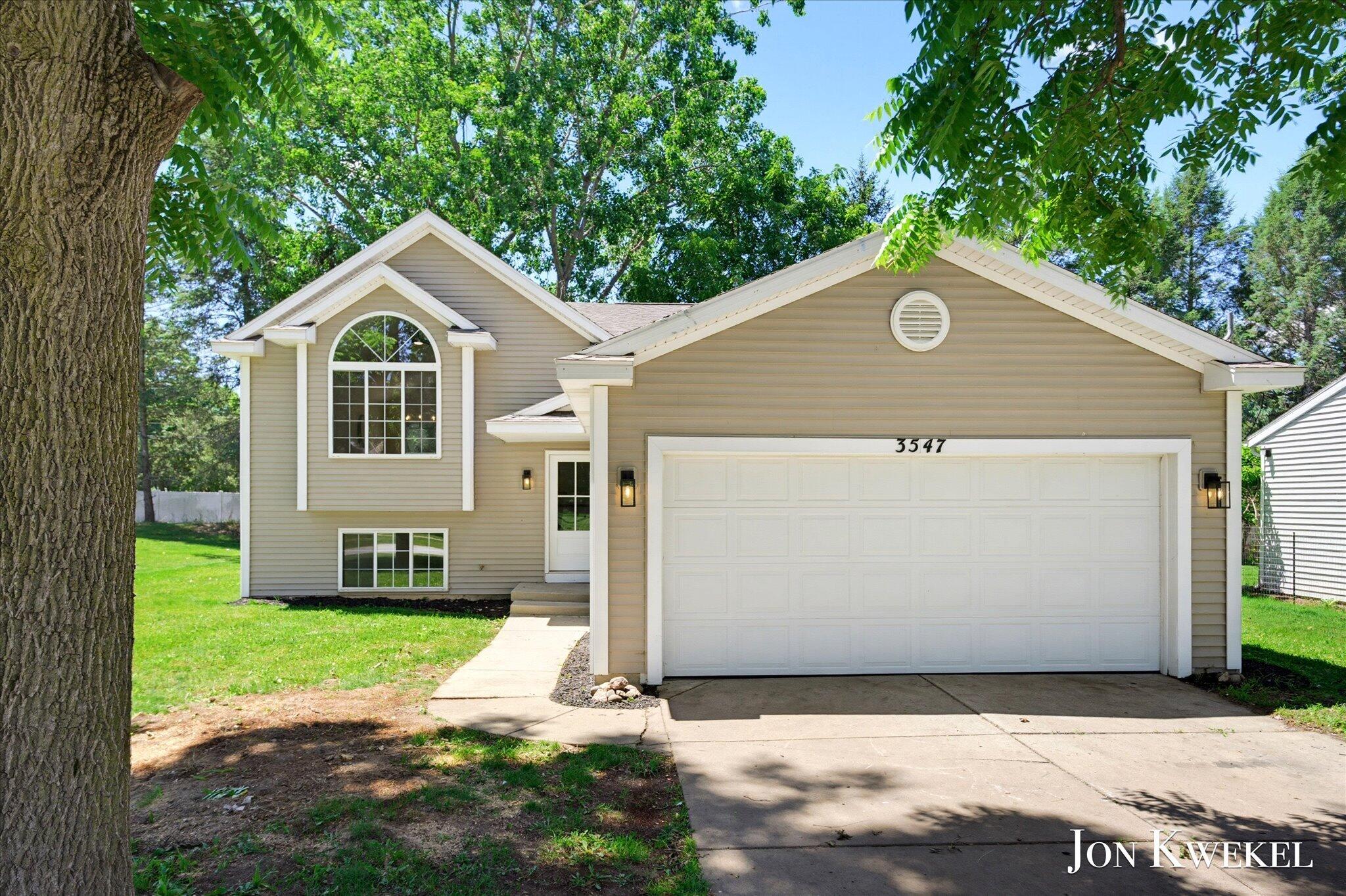 3547 Breton Valley SE Grand Rapids MI 49512