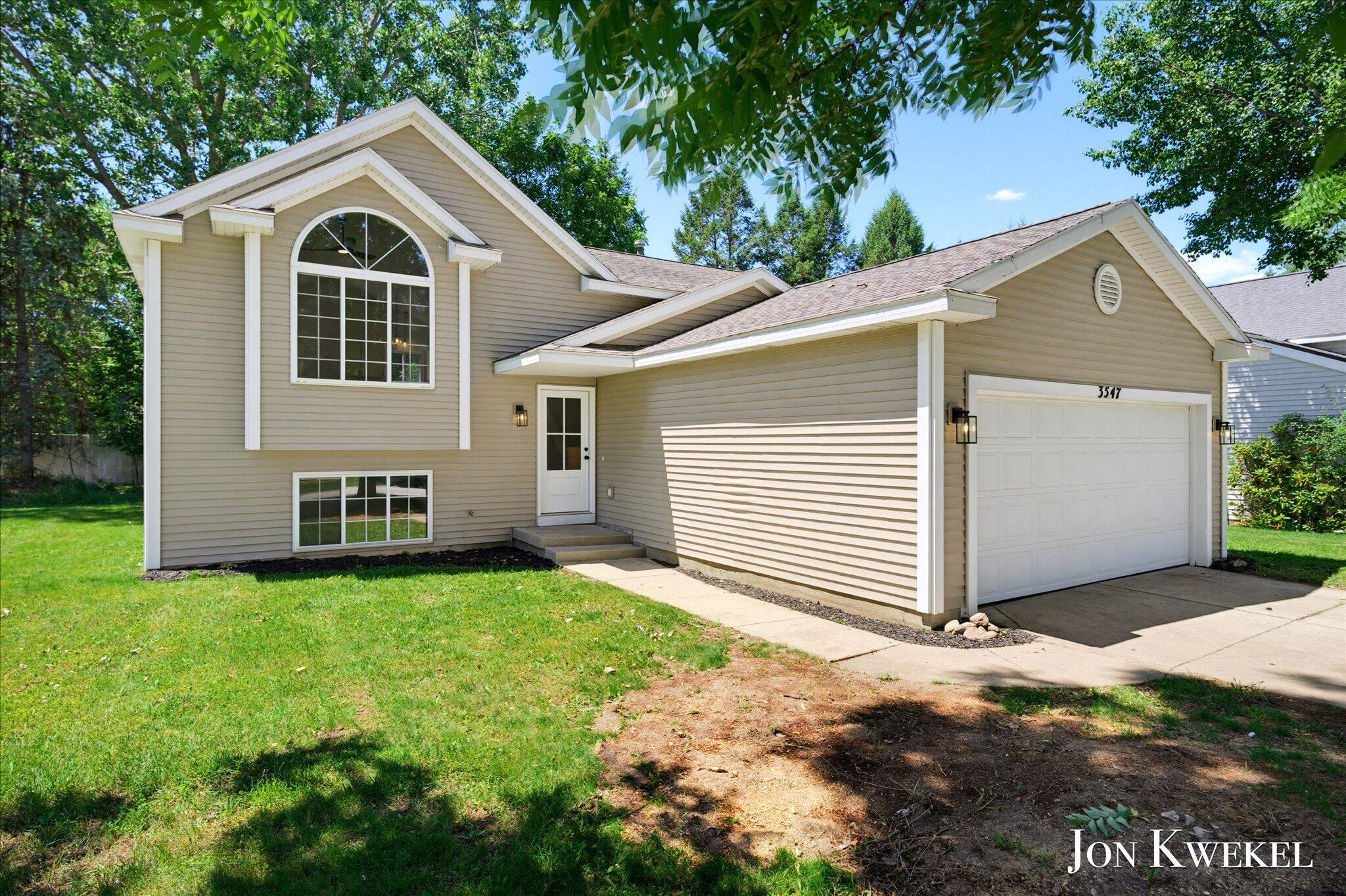 3547 Breton Valley SE Grand Rapids MI 49512