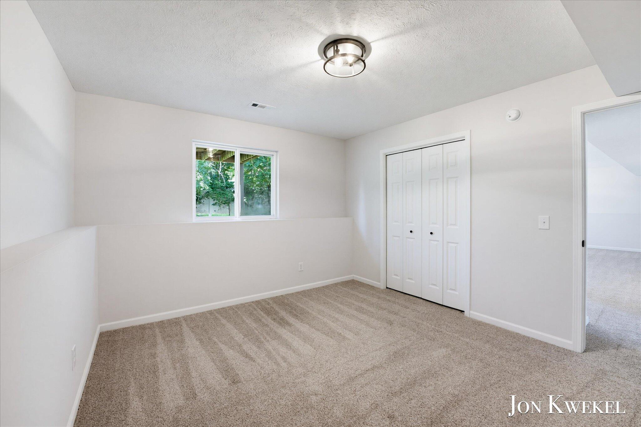 3547 Breton Valley SE Grand Rapids MI 49512