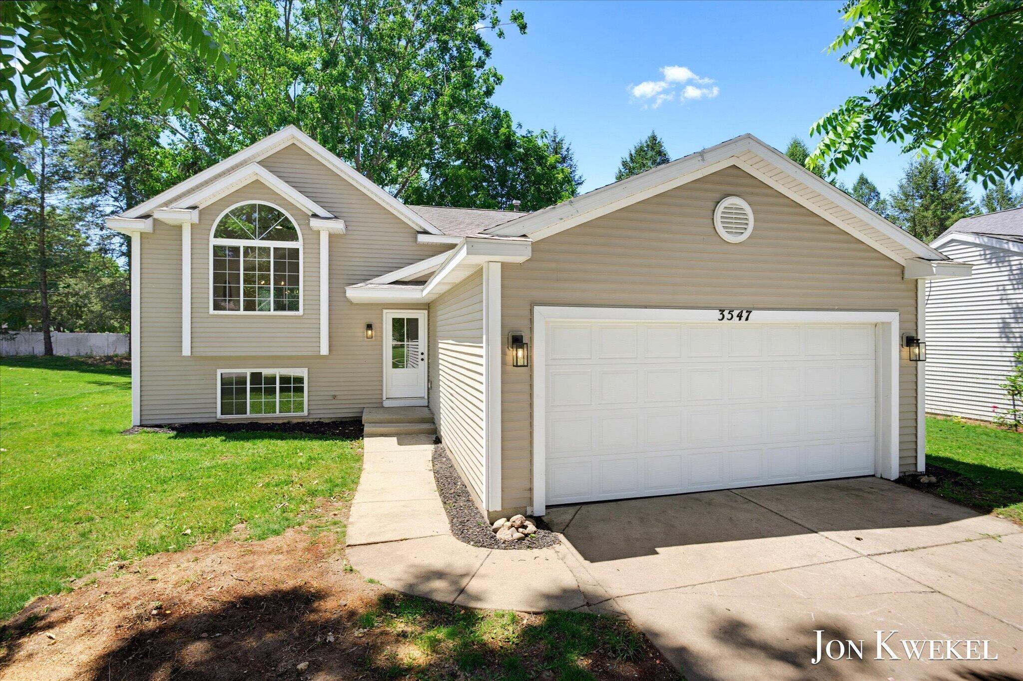 3547 Breton Valley SE Grand Rapids MI 49512