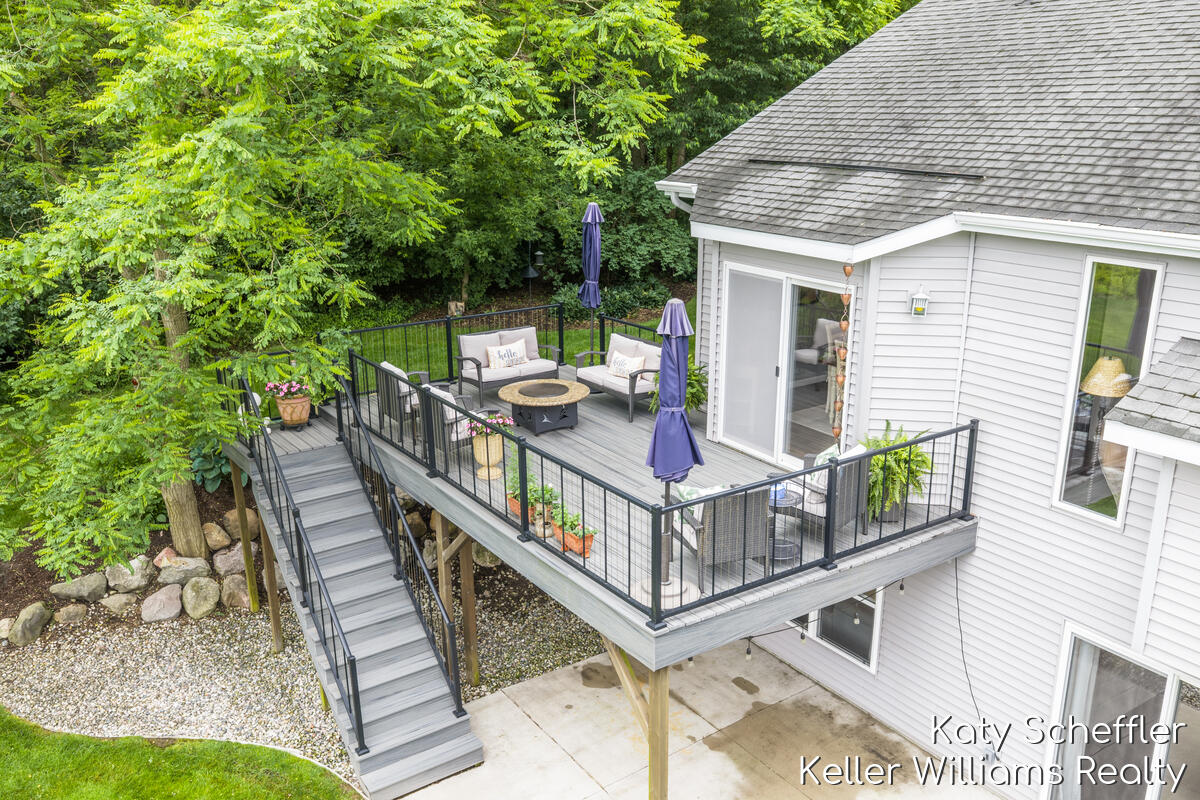 4611 Windcliff Drive NE Rockford MI 49341