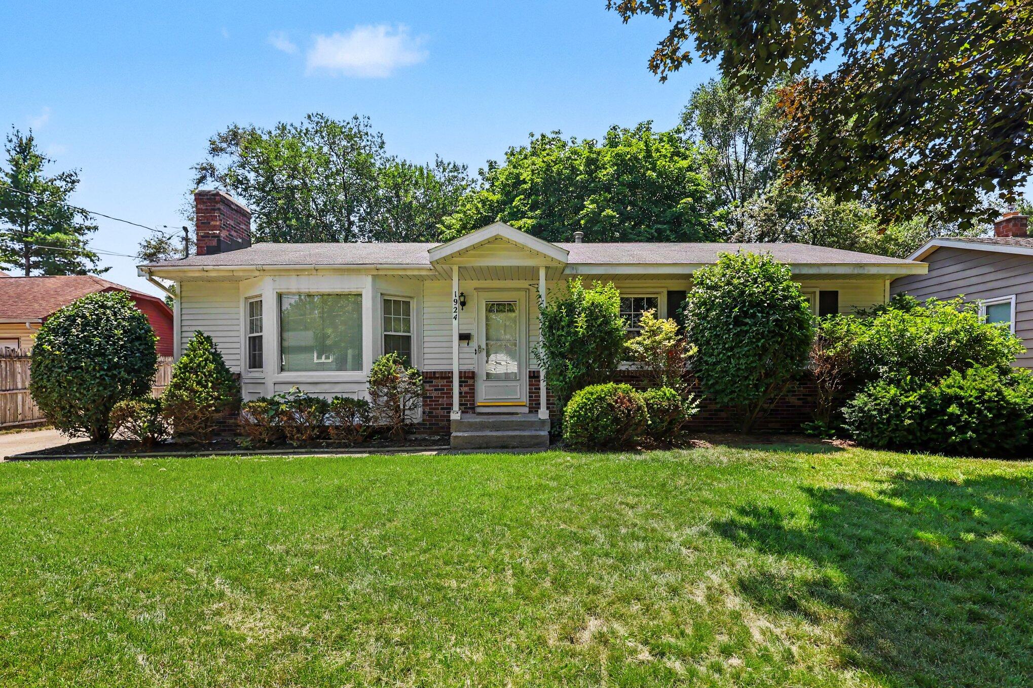 1924 Plymouth Terrace SE Grand Rapids MI 49506