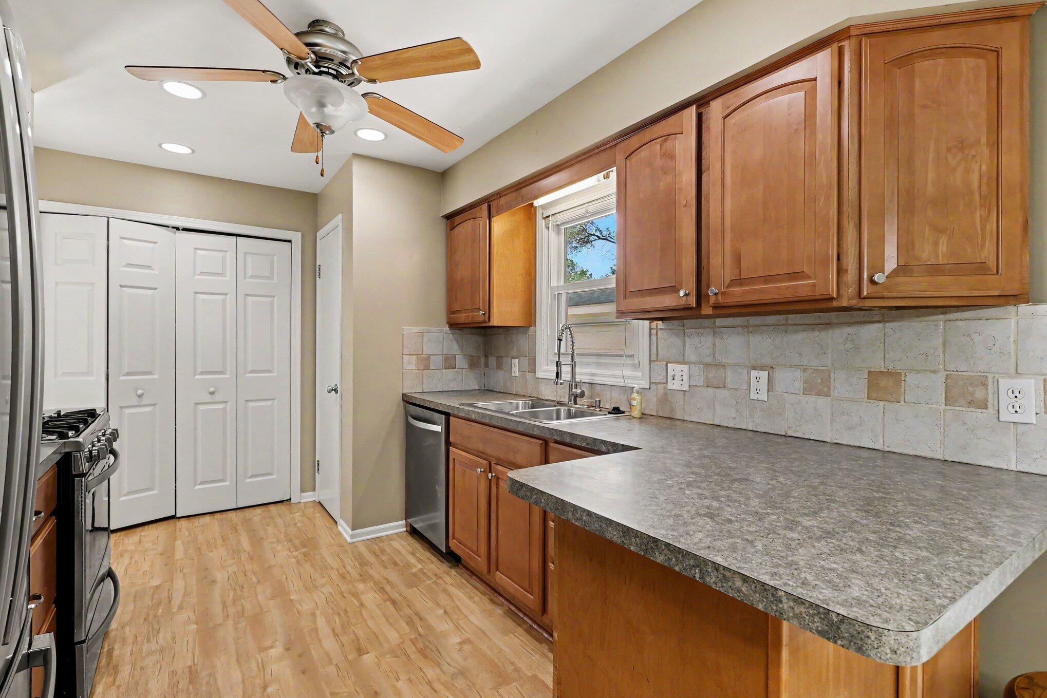 1924 Plymouth Terrace SE Grand Rapids MI 49506