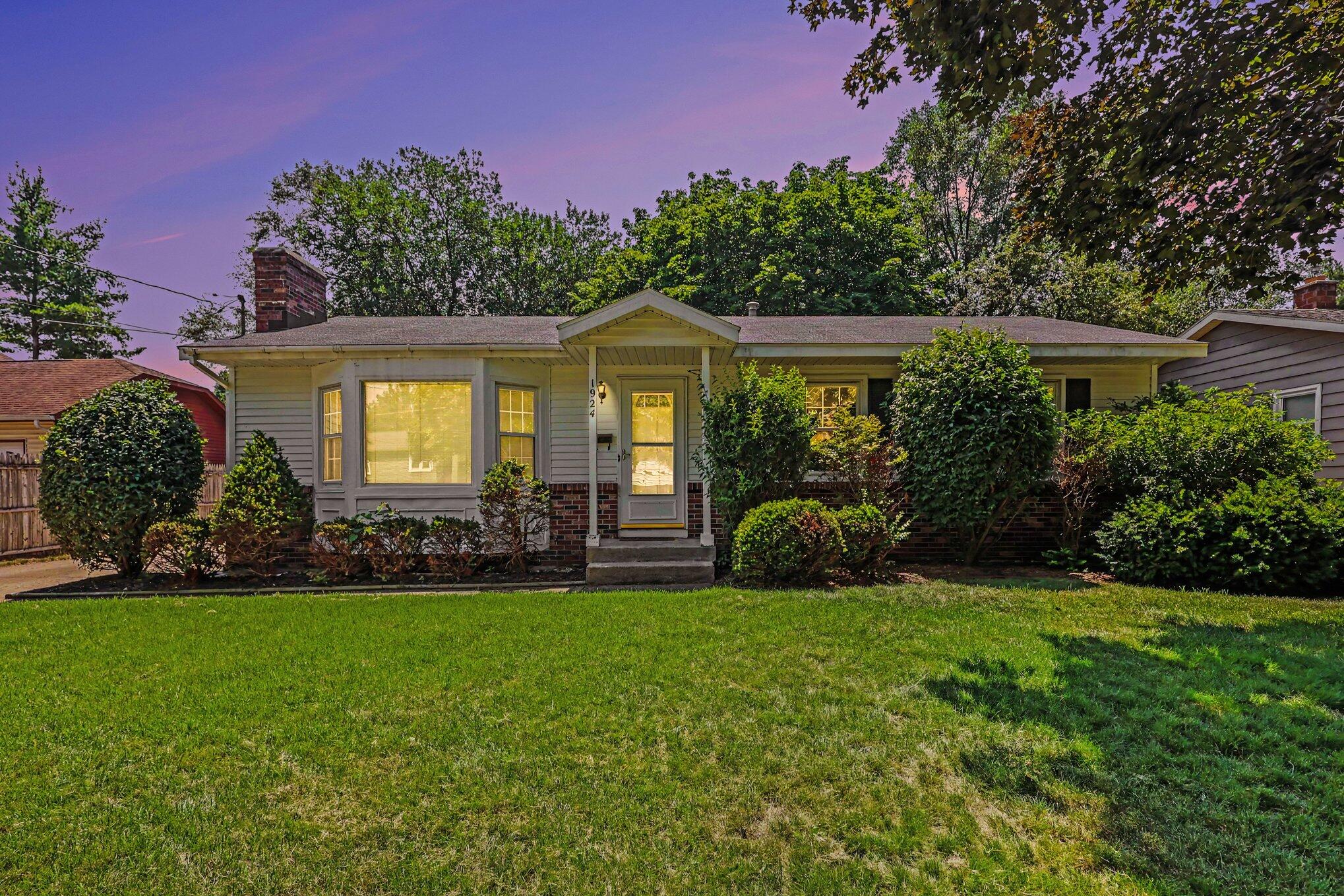 1924 Plymouth Terrace SE Grand Rapids MI 49506