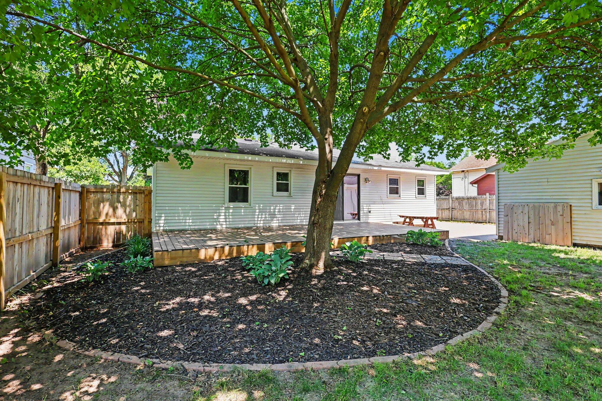 1924 Plymouth Terrace SE Grand Rapids MI 49506