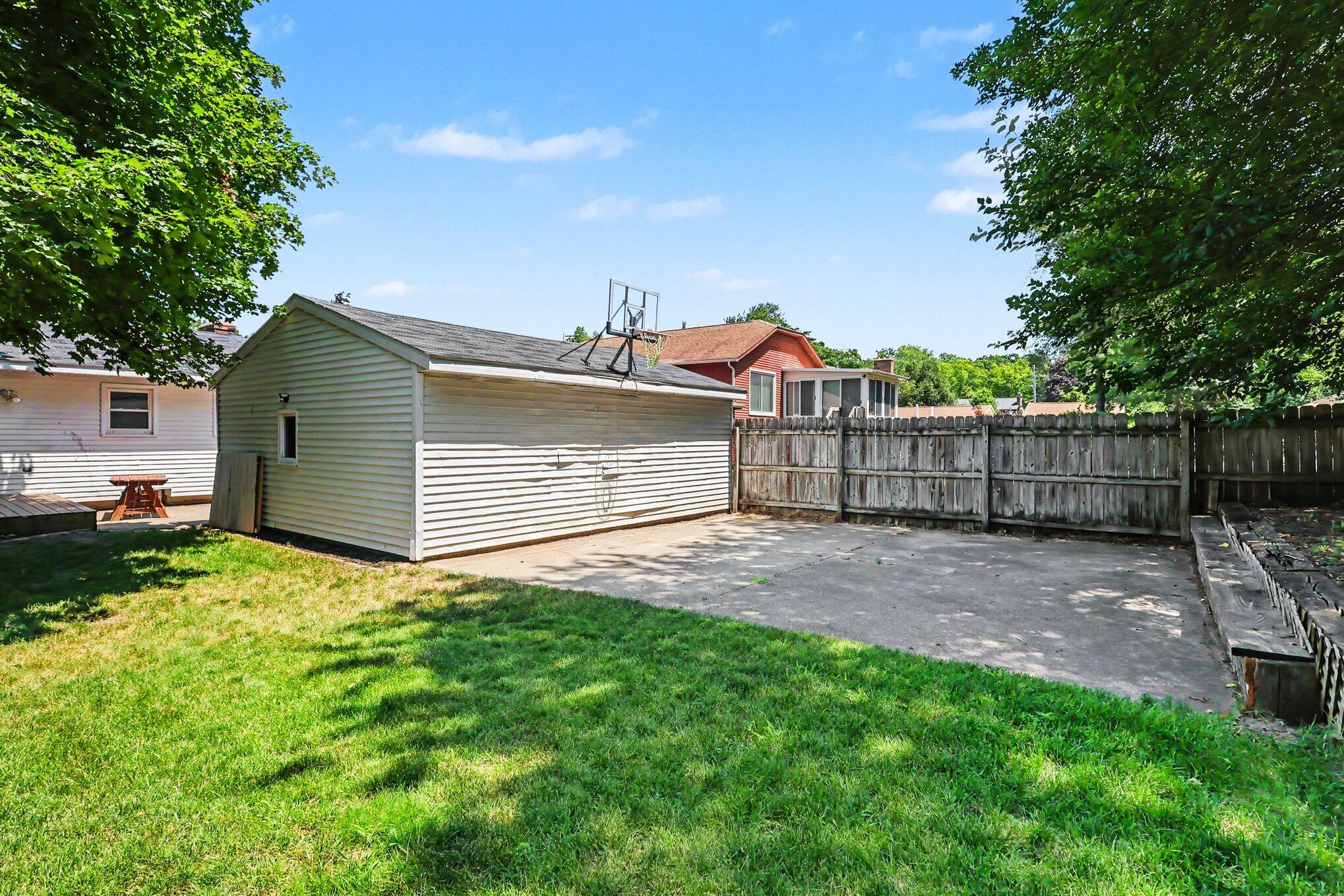 1924 Plymouth Terrace SE Grand Rapids MI 49506