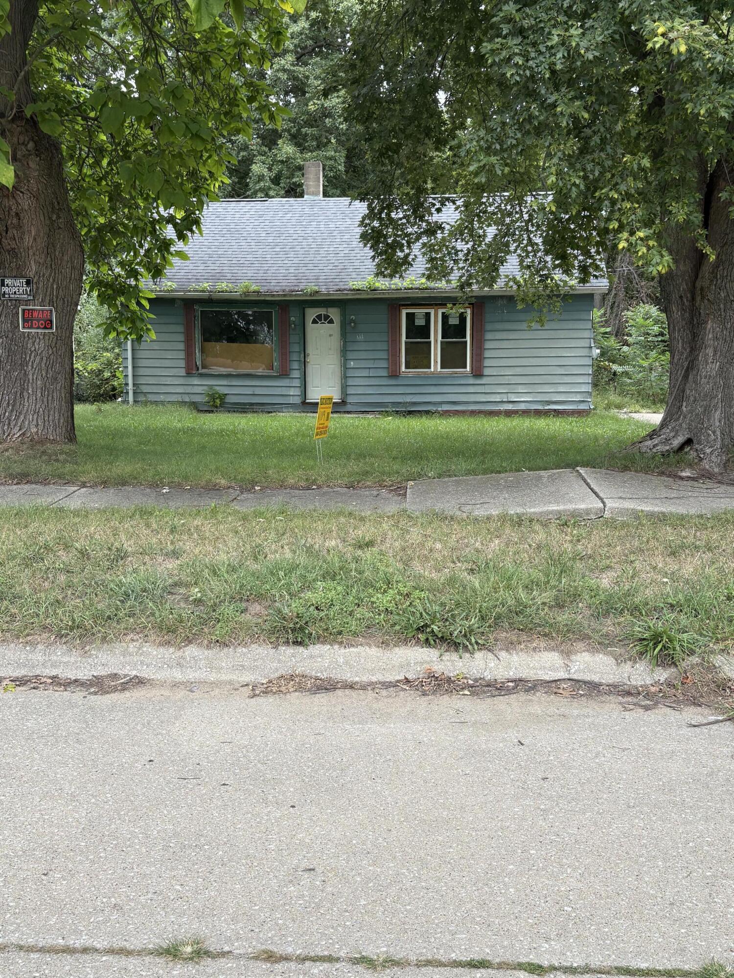 911 Waukonda Avenue Benton Harbor MI 49022