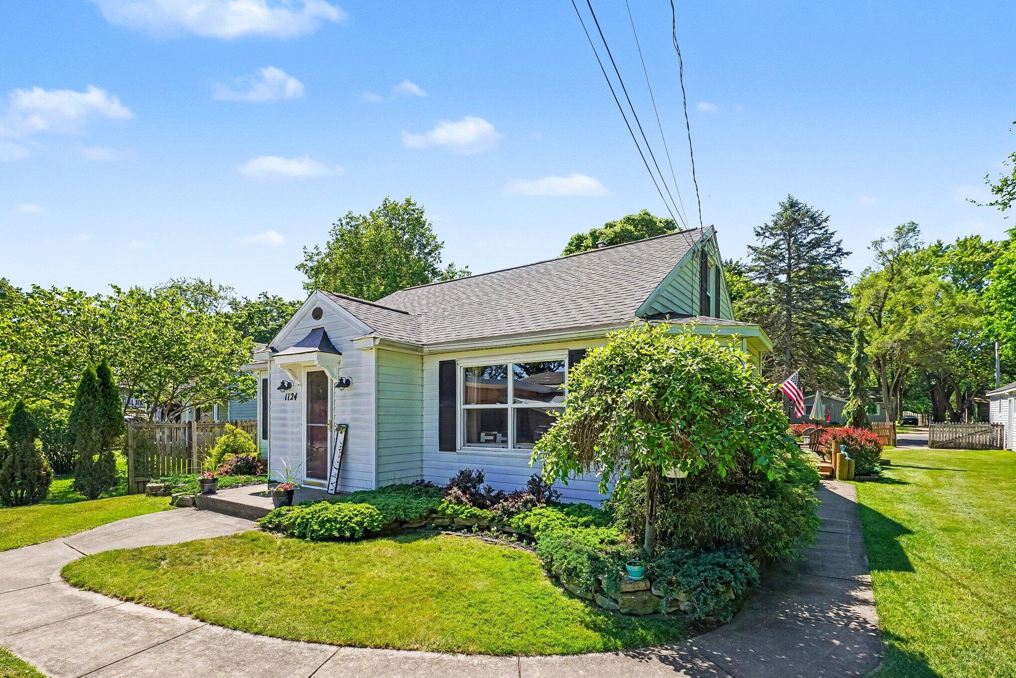 1124 Lakeview Drive Portage MI 49002