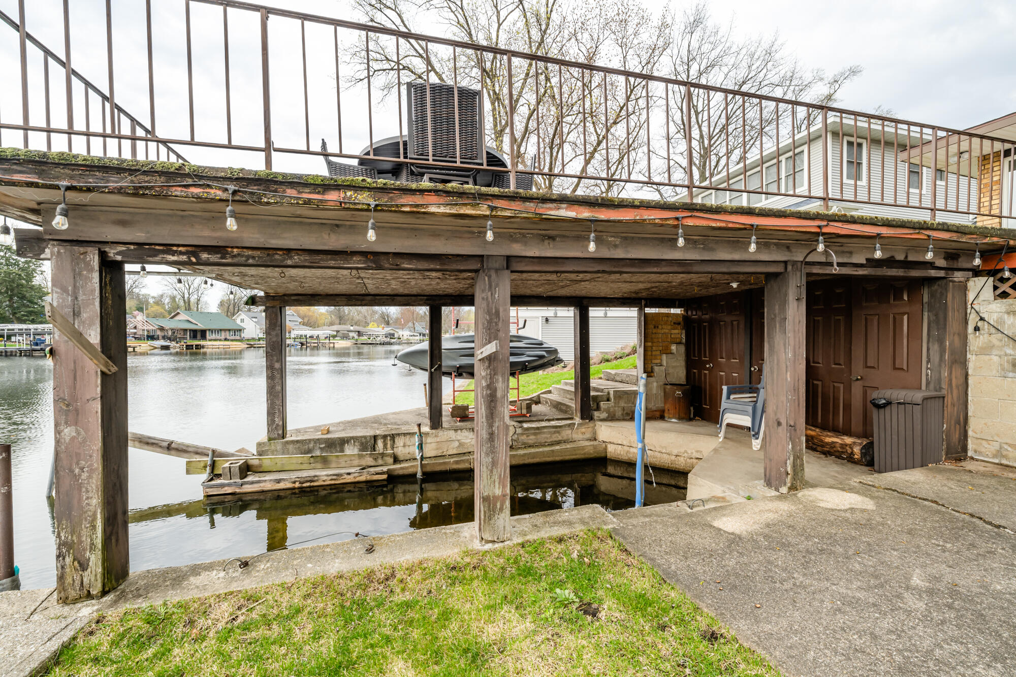 6950 Shore Drive Coloma MI 49038