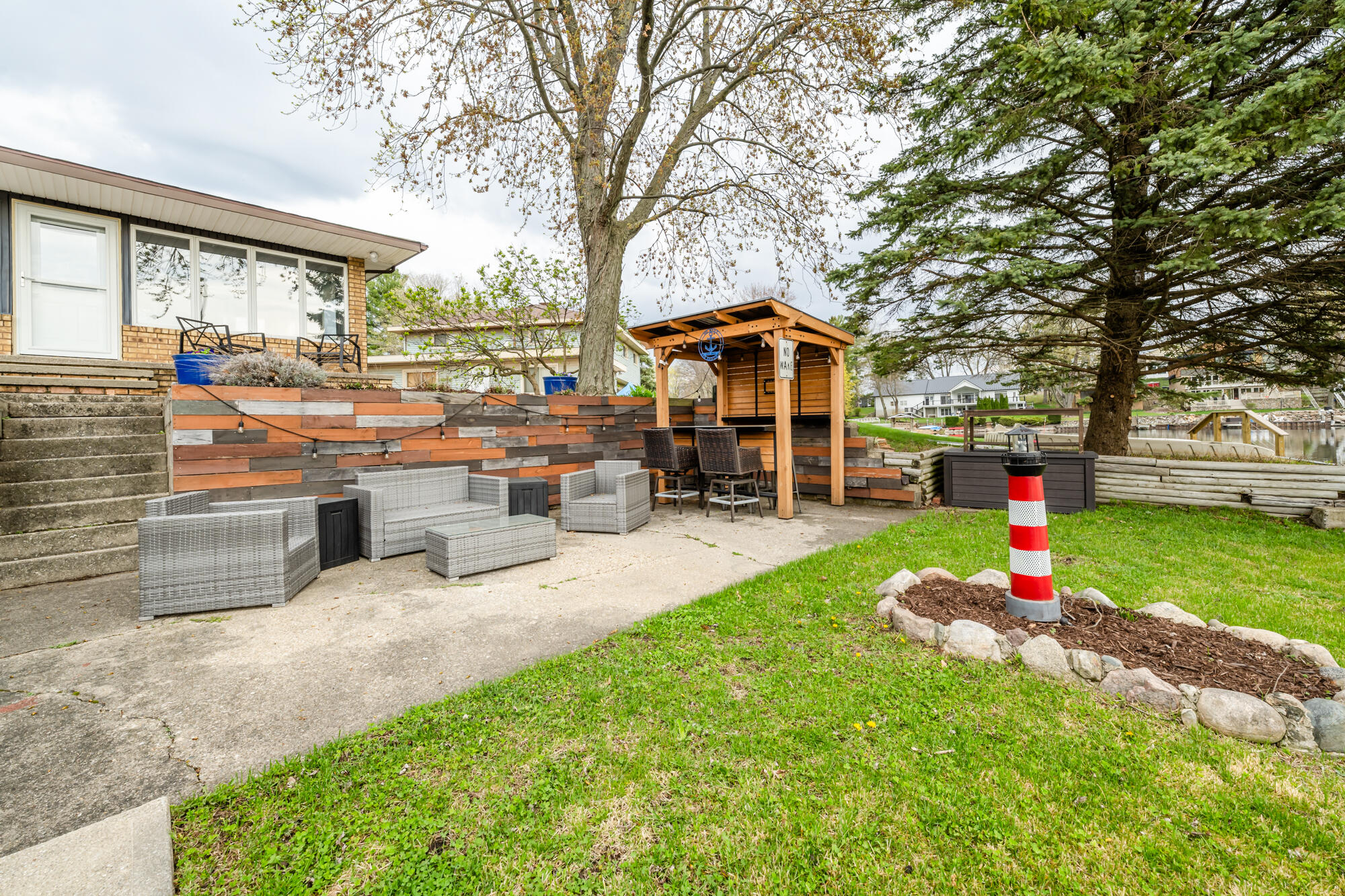 6950 Shore Drive Coloma MI 49038