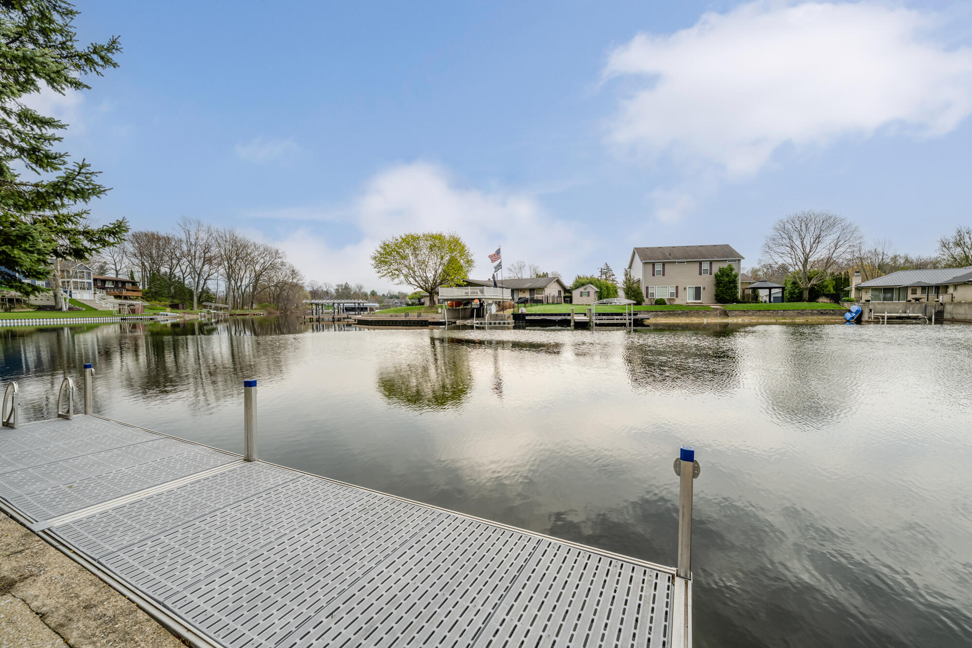 6950 Shore Drive Coloma MI 49038