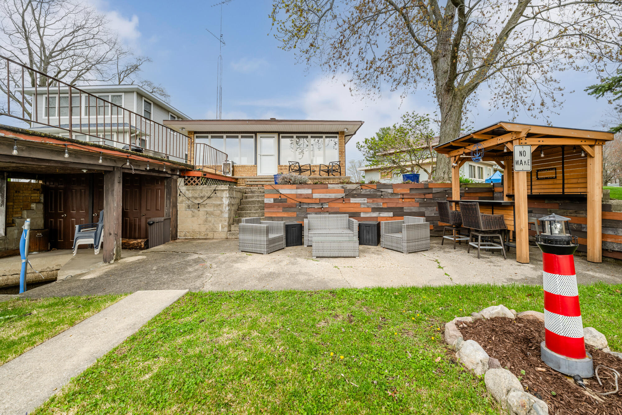 6950 Shore Drive Coloma MI 49038