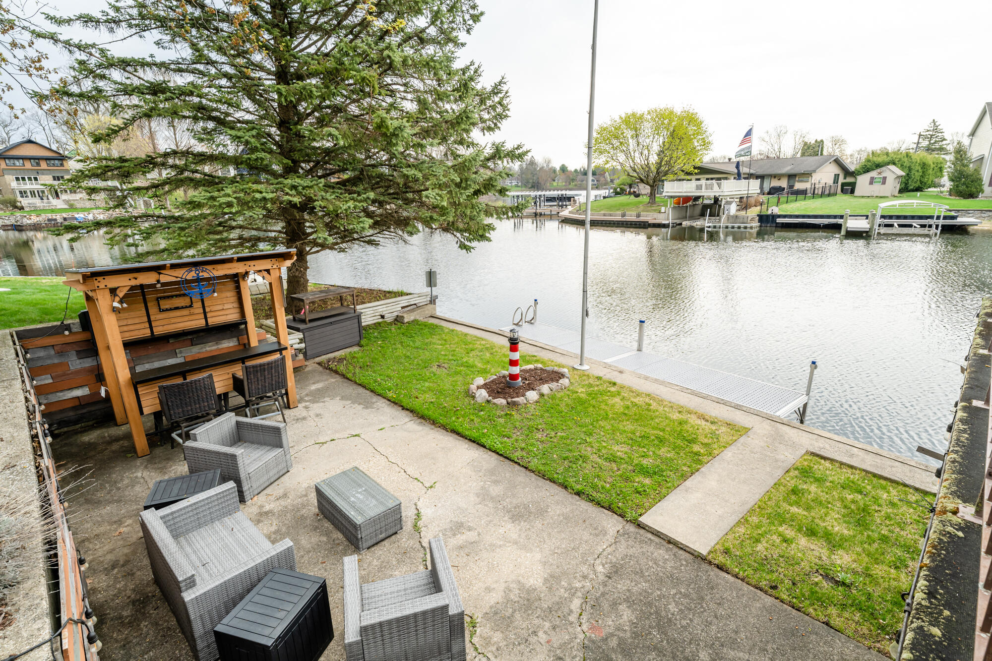 6950 Shore Drive Coloma MI 49038