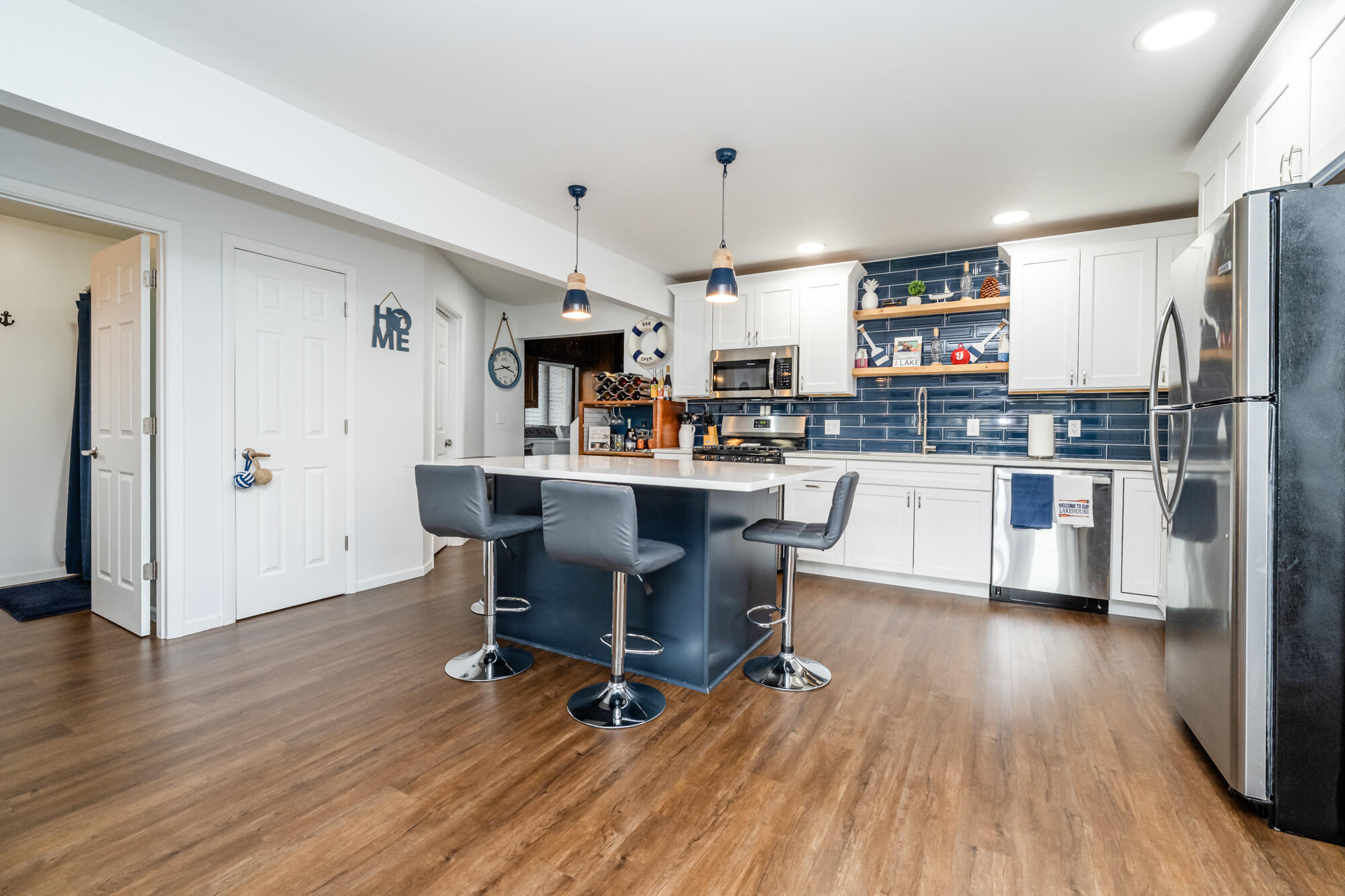 6950 Shore Drive Coloma MI 49038