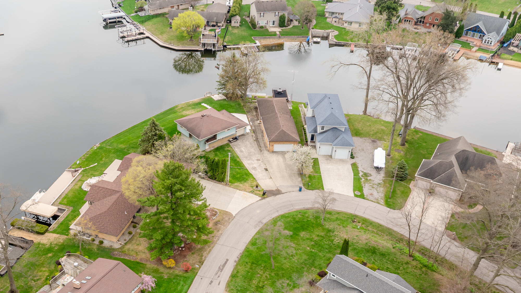 6950 Shore Drive Coloma MI 49038