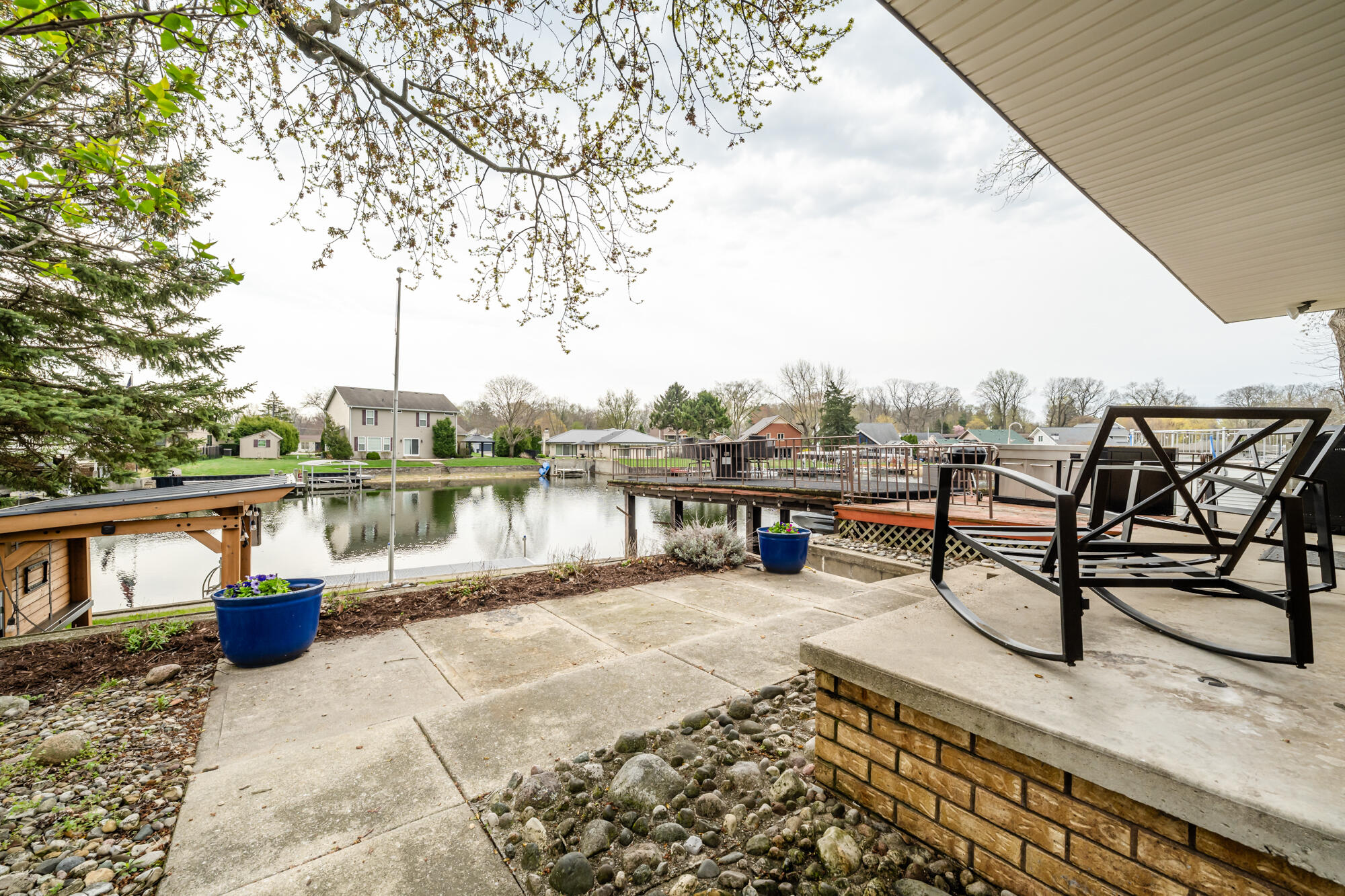 6950 Shore Drive Coloma MI 49038