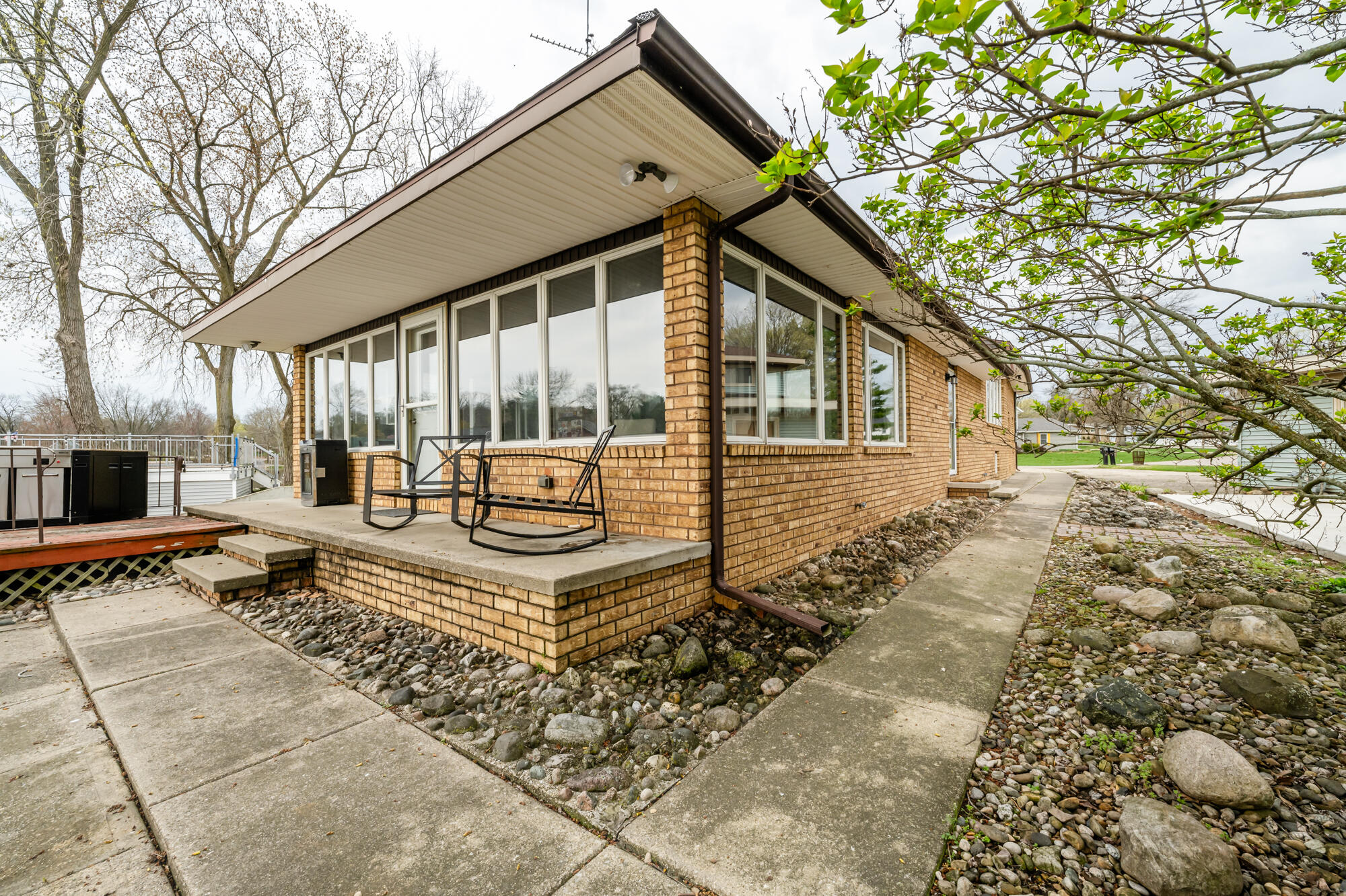 6950 Shore Drive Coloma MI 49038