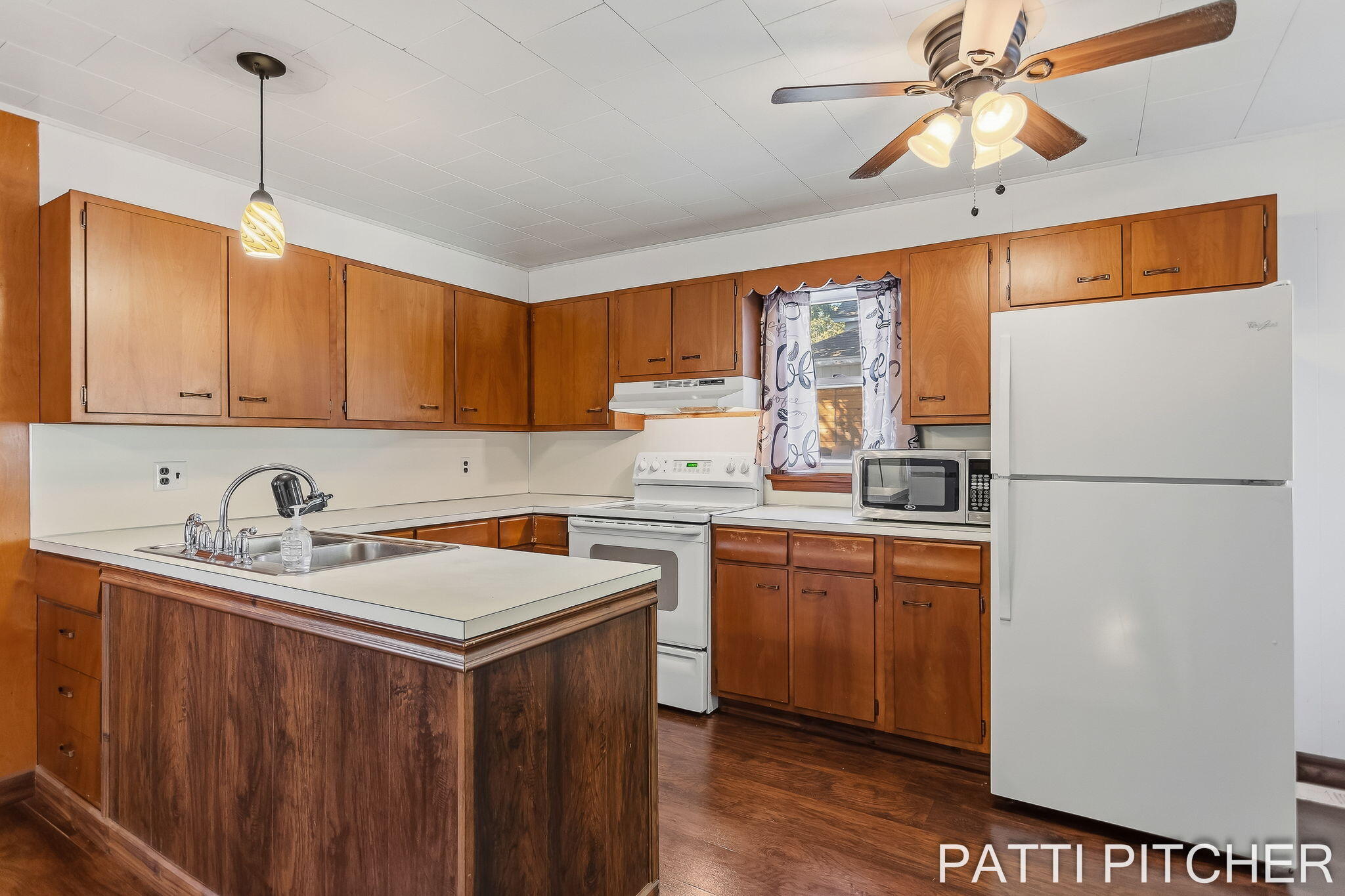 1531 Pennoyer Avenue Grand Haven MI 49417