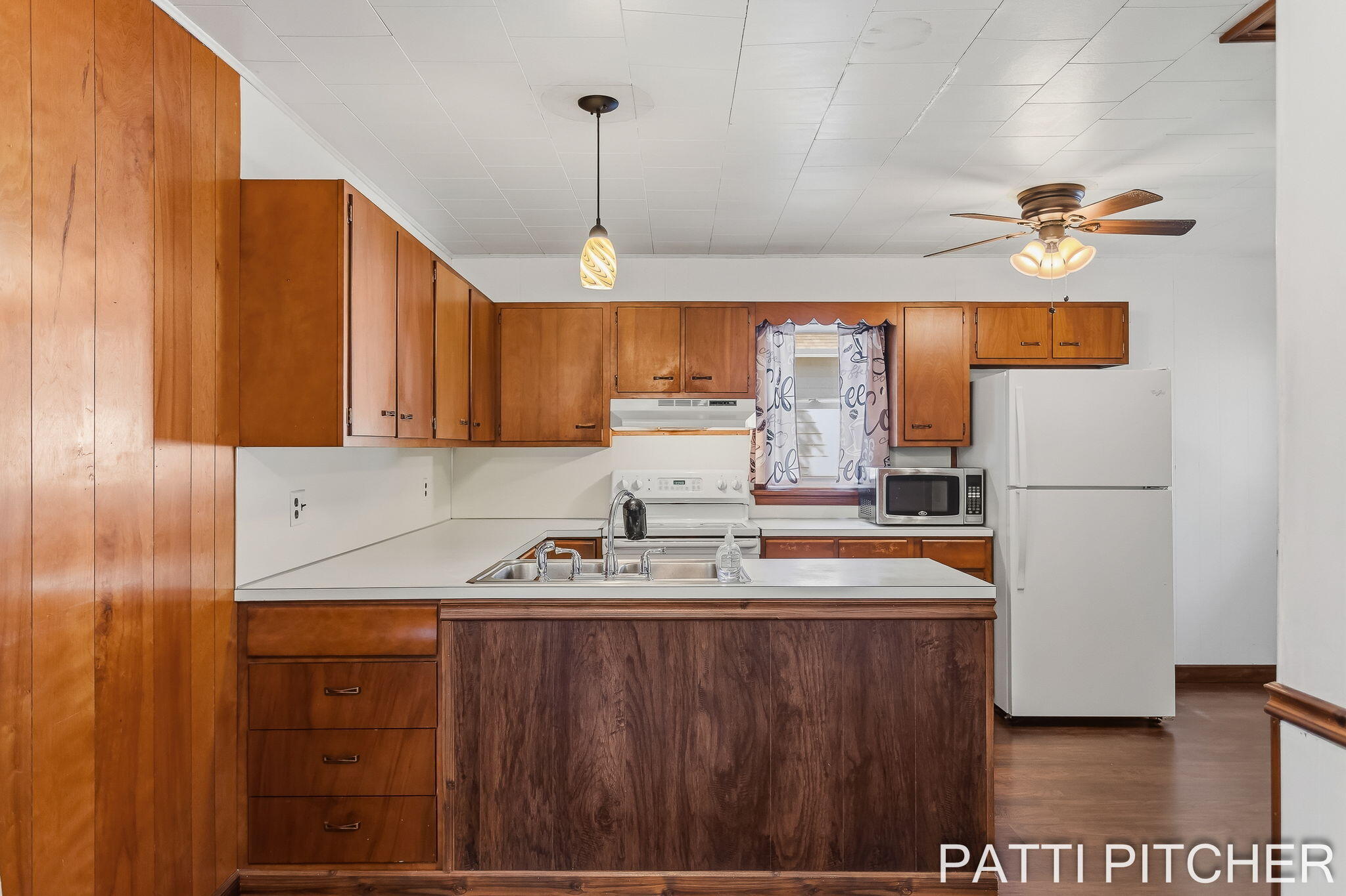 1531 Pennoyer Avenue Grand Haven MI 49417