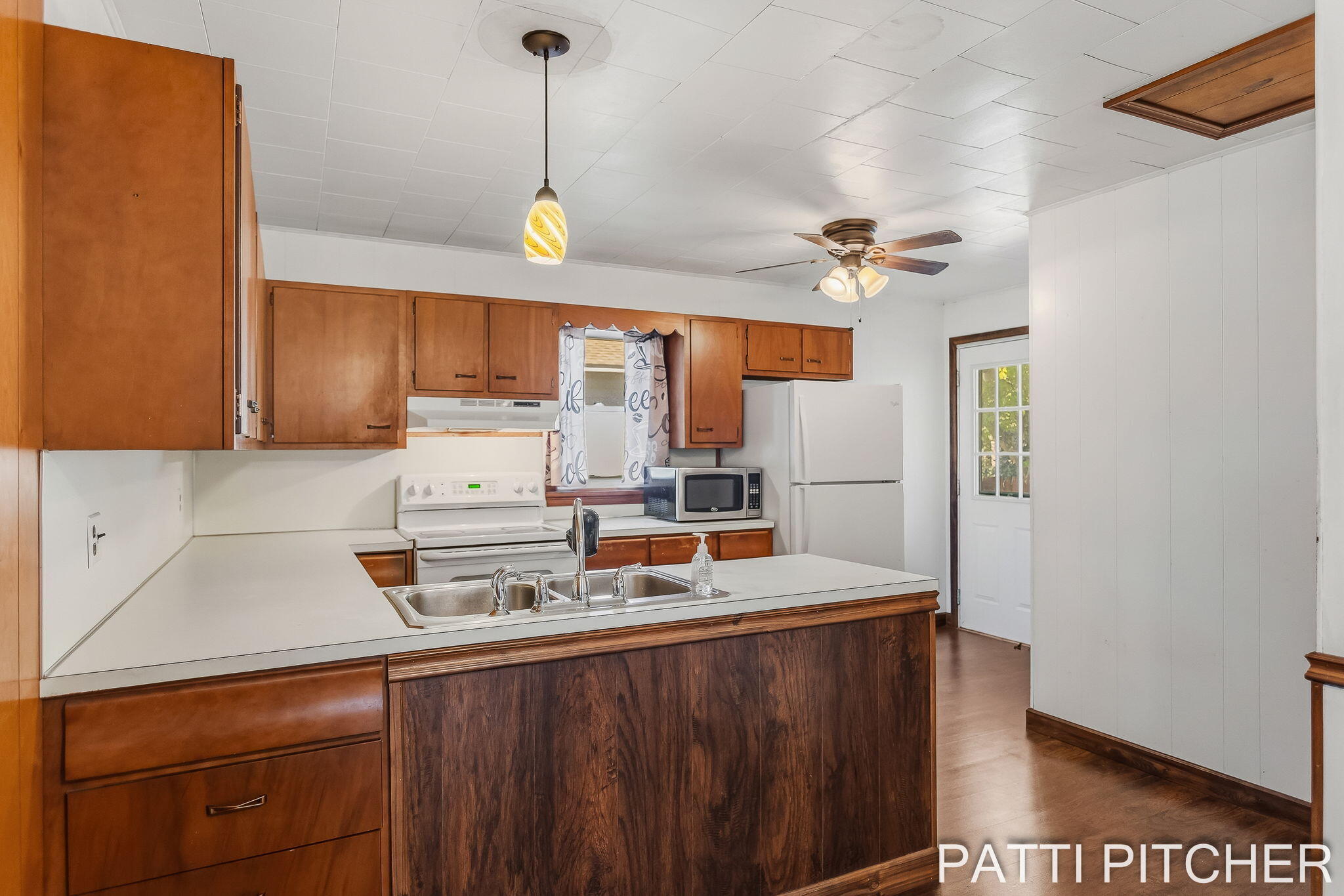 1531 Pennoyer Avenue Grand Haven MI 49417