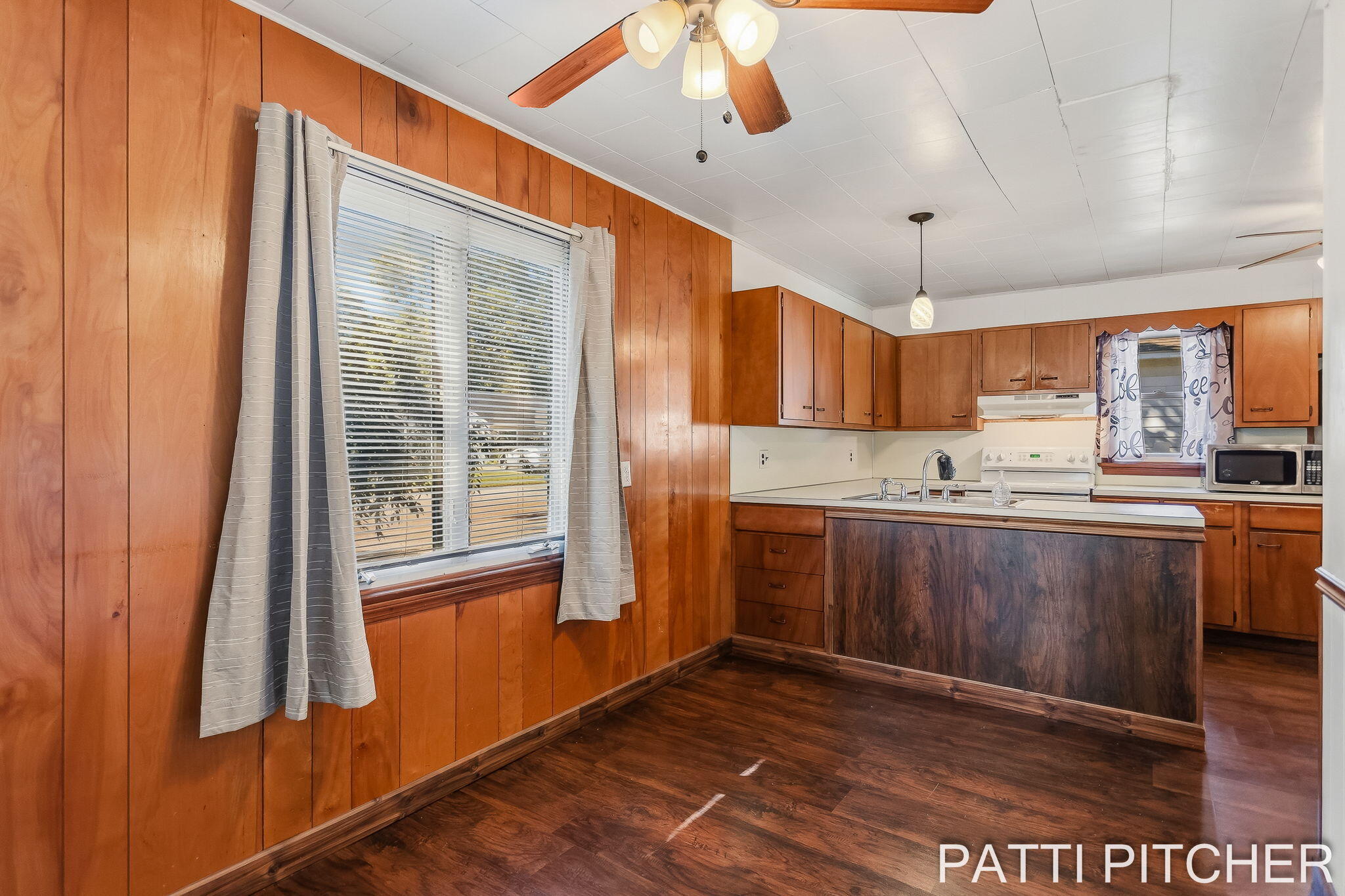 1531 Pennoyer Avenue Grand Haven MI 49417