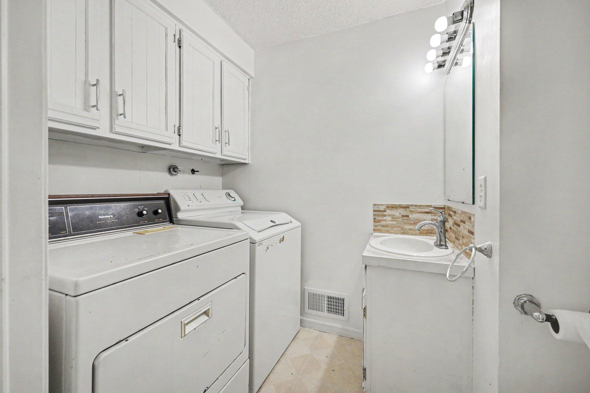 1915 Shorewood Drive Norton Shores MI 49441