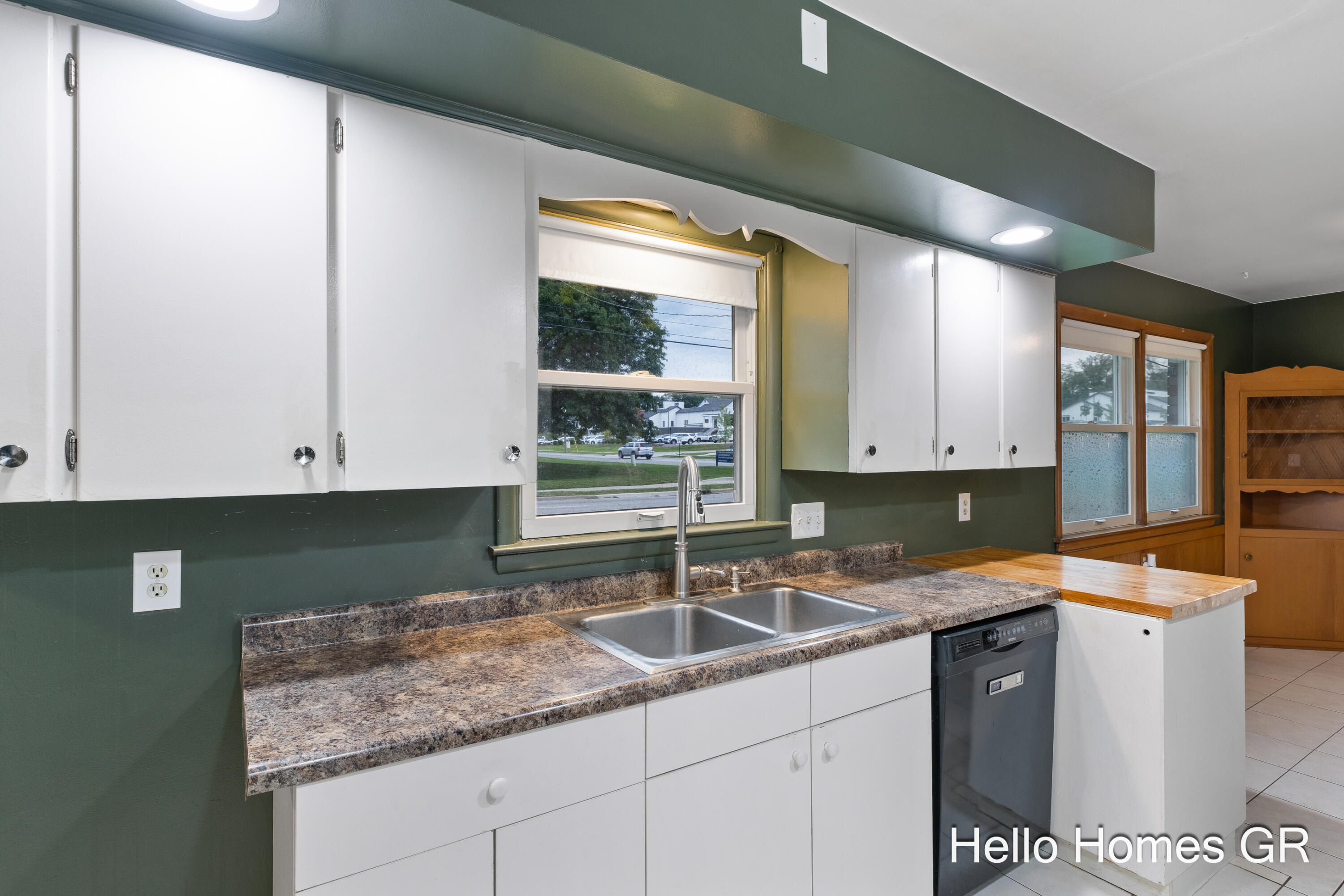 1135 Carrier Creek Boulevard NE Grand Rapids MI 49503