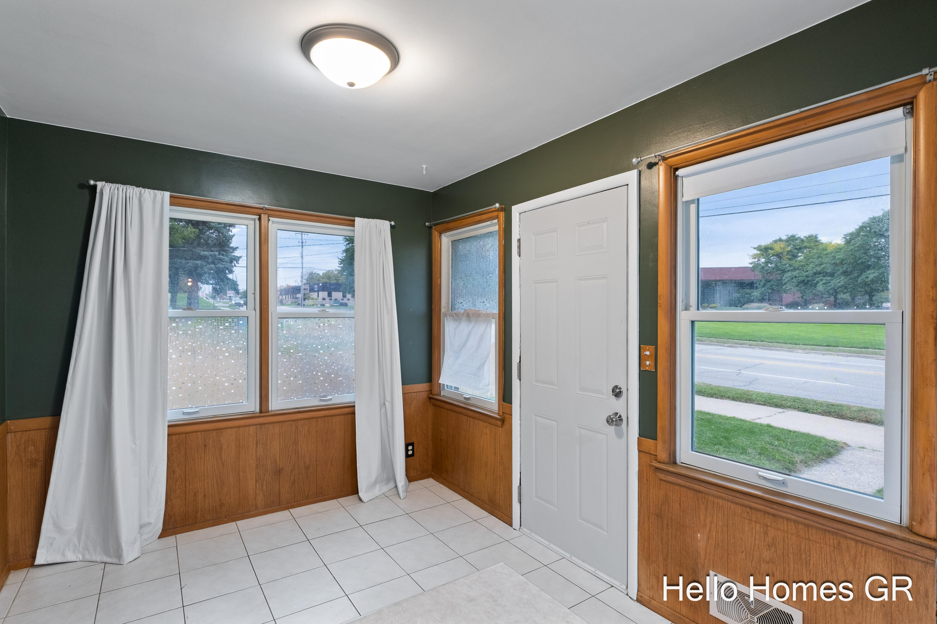 1135 Carrier Creek Boulevard NE Grand Rapids MI 49503