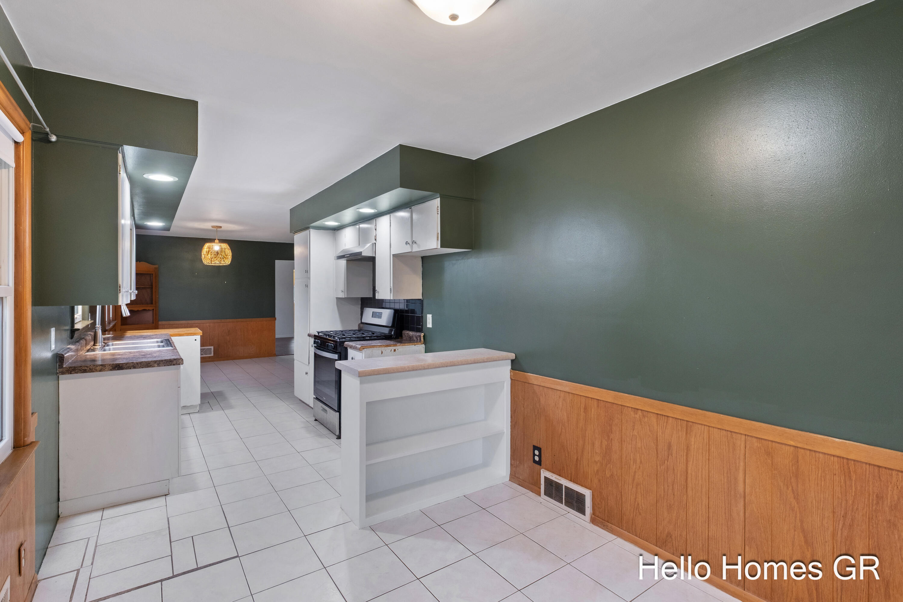 1135 Carrier Creek Boulevard NE Grand Rapids MI 49503