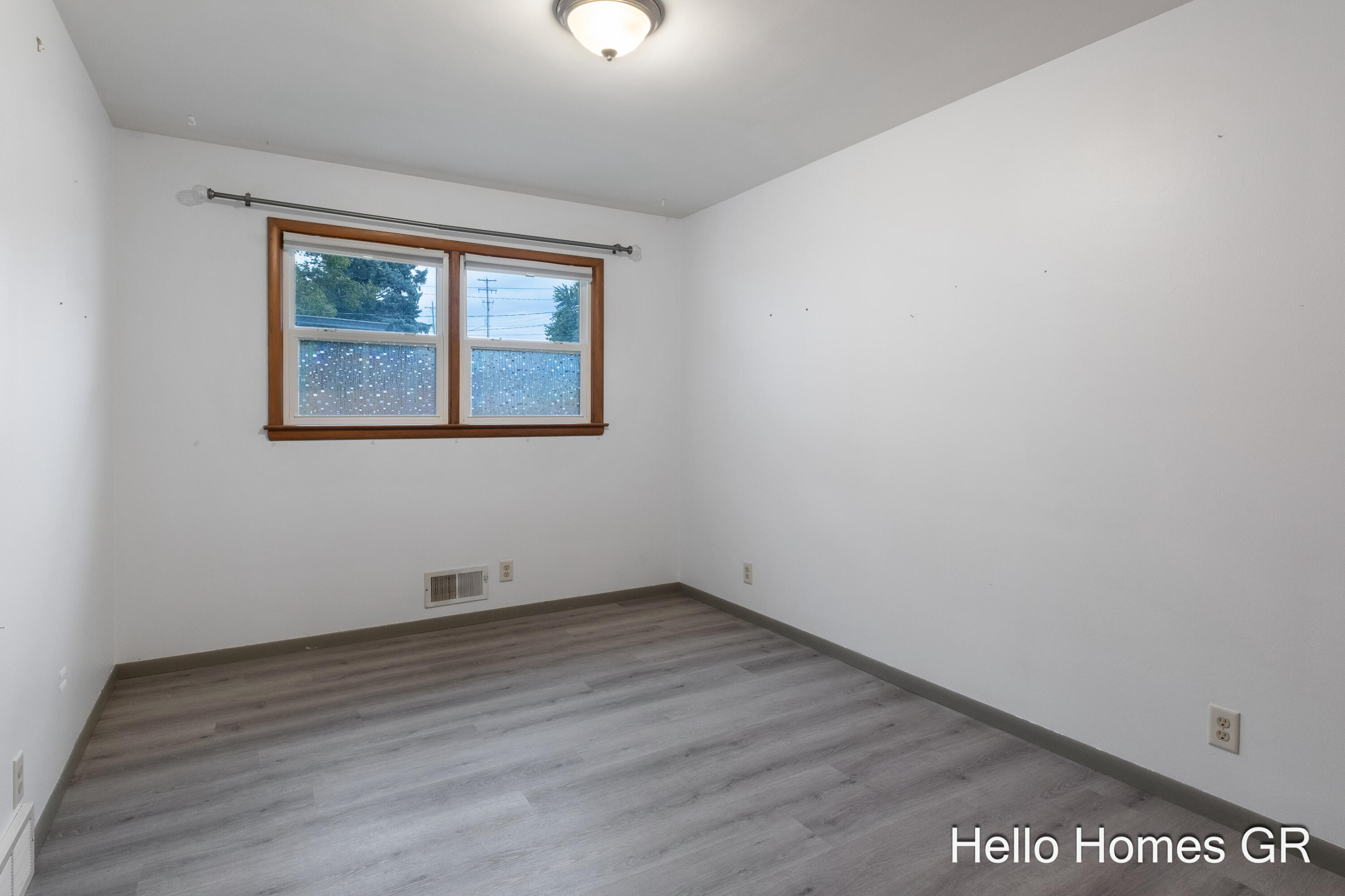 1135 Carrier Creek Boulevard NE Grand Rapids MI 49503