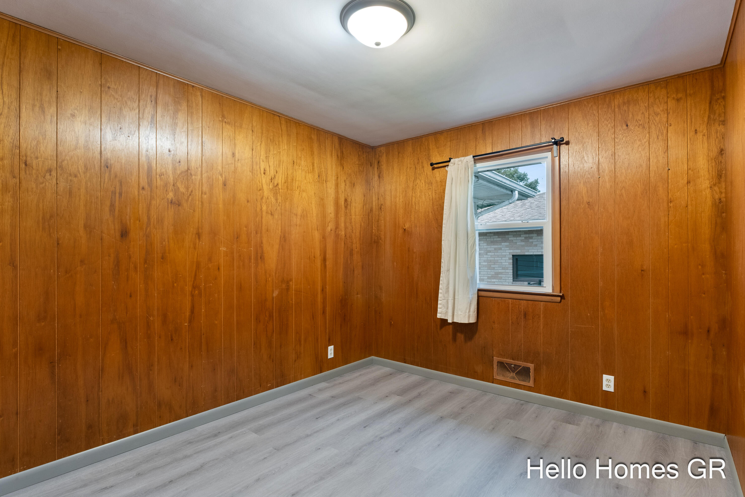1135 Carrier Creek Boulevard NE Grand Rapids MI 49503