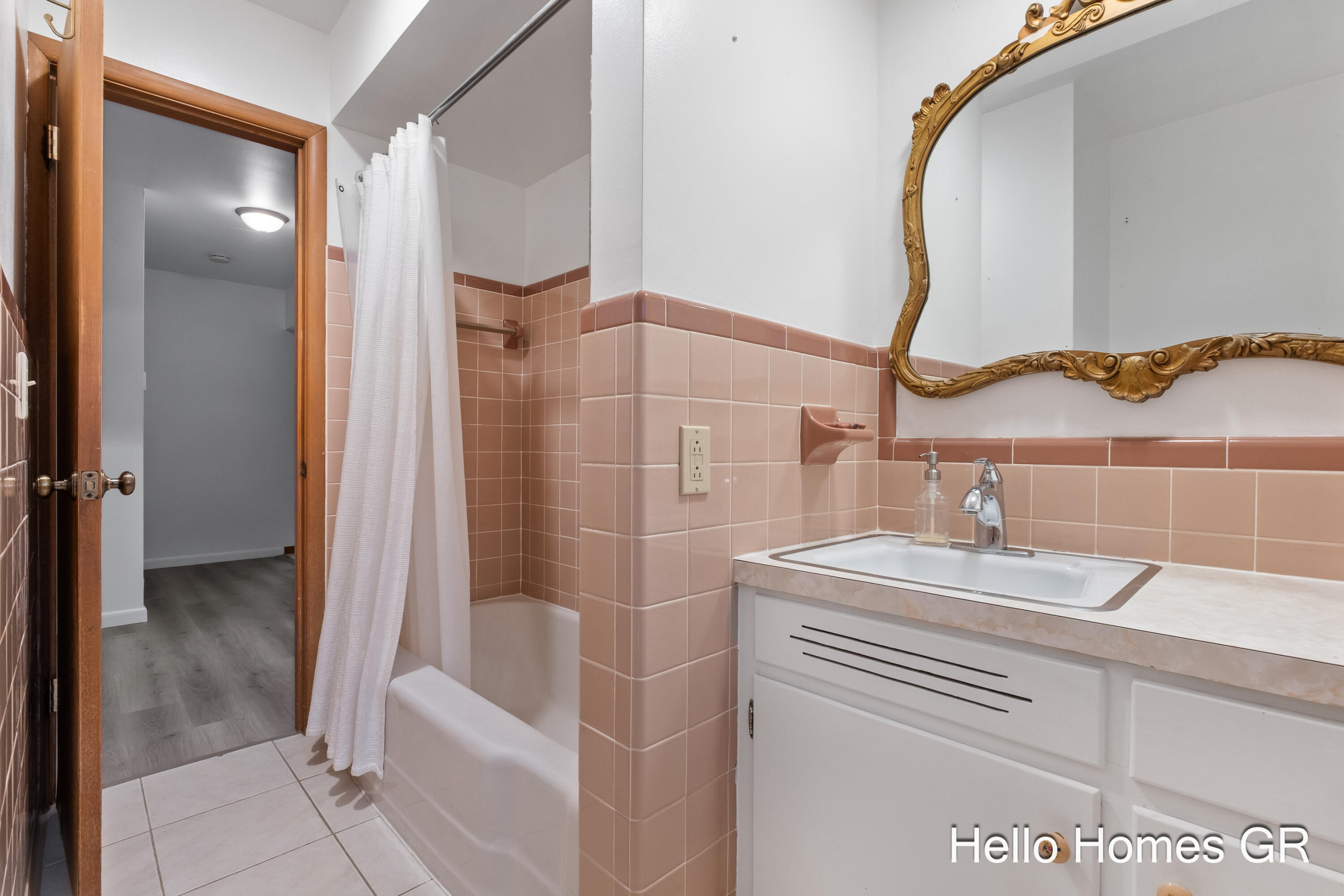 1135 Carrier Creek Boulevard NE Grand Rapids MI 49503