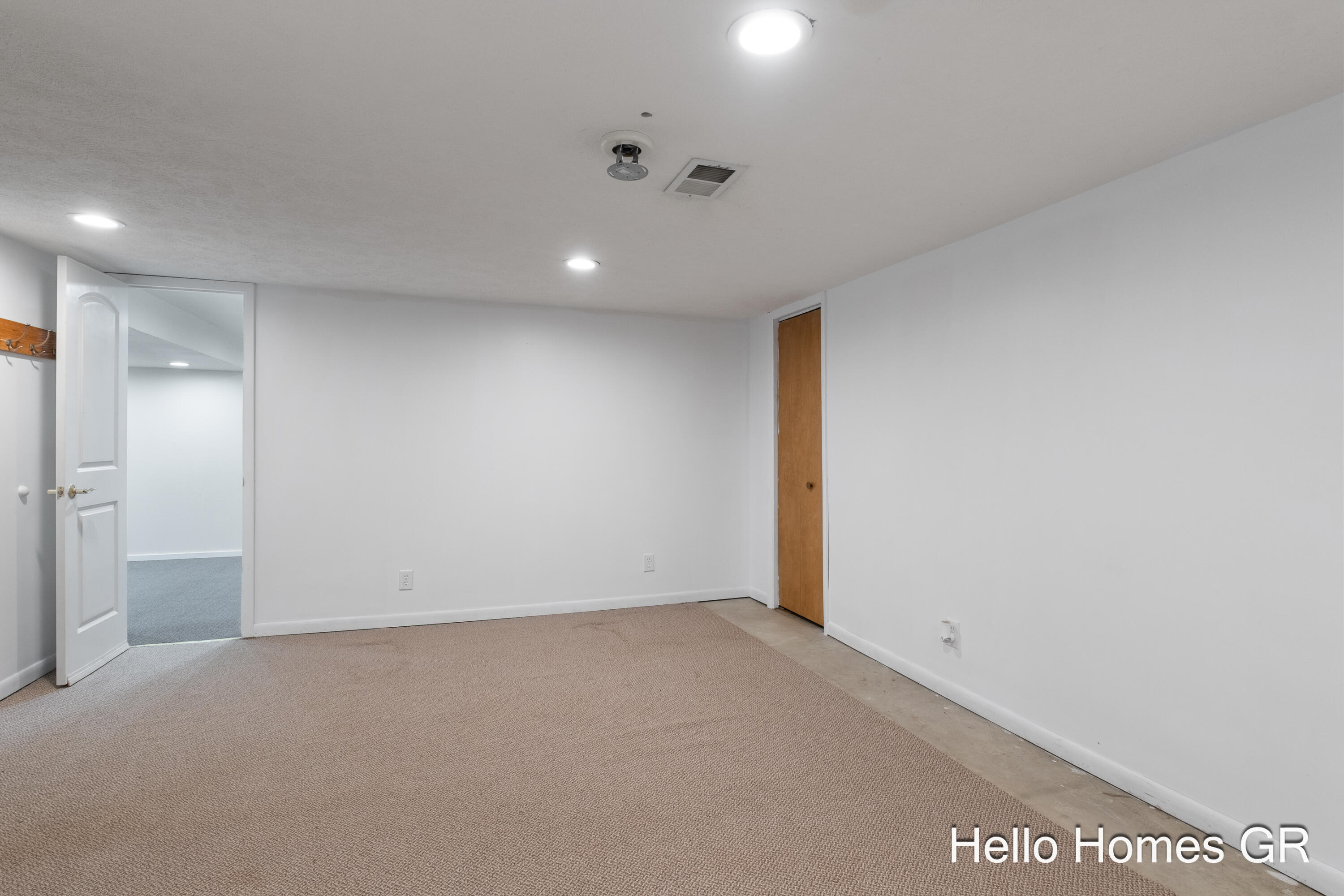 1135 Carrier Creek Boulevard NE Grand Rapids MI 49503