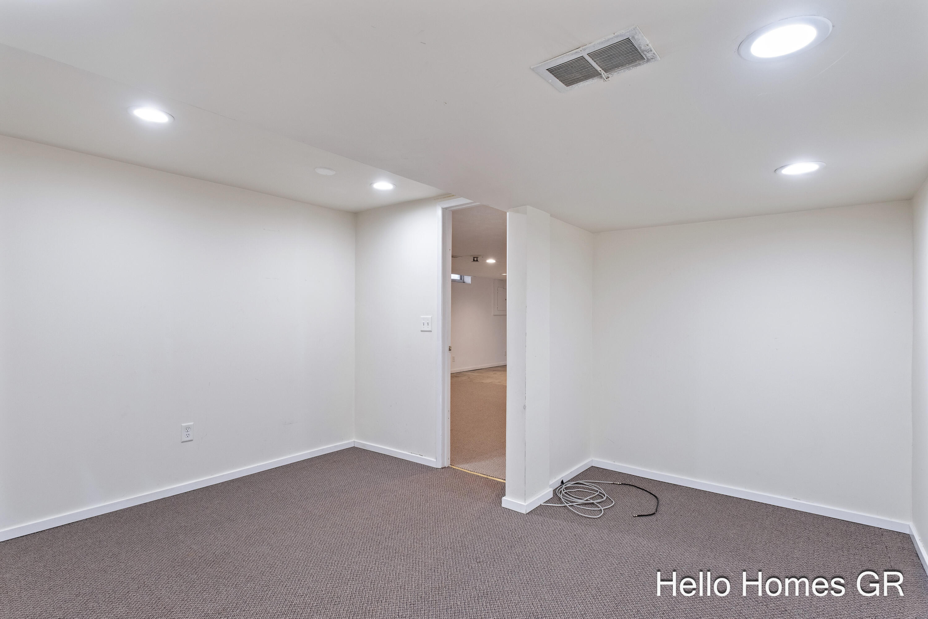 1135 Carrier Creek Boulevard NE Grand Rapids MI 49503
