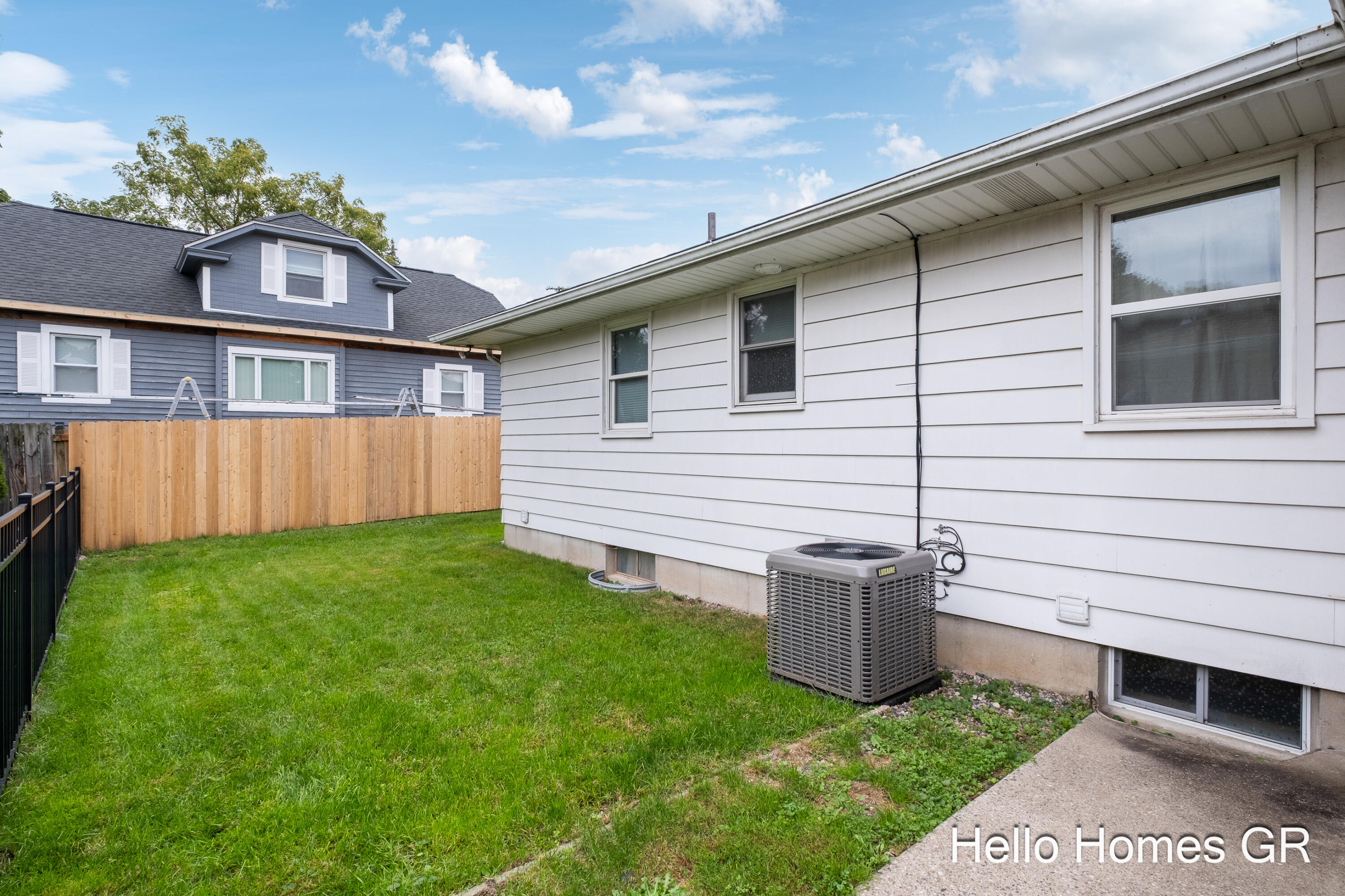 1135 Carrier Creek Boulevard NE Grand Rapids MI 49503