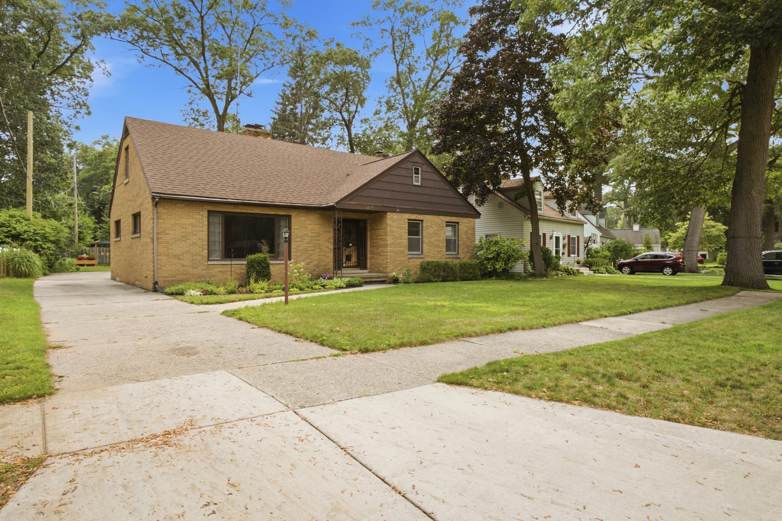 1631 Glen Avenue Muskegon MI 49441