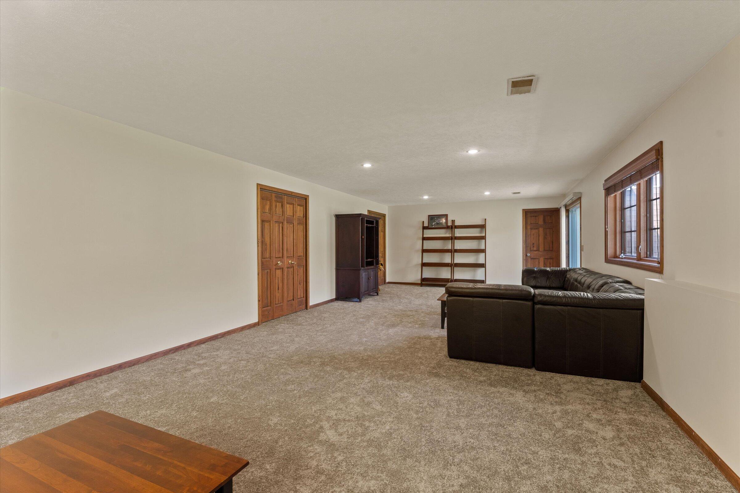 27100 Deerfield Lane Edwardsburg MI 49112