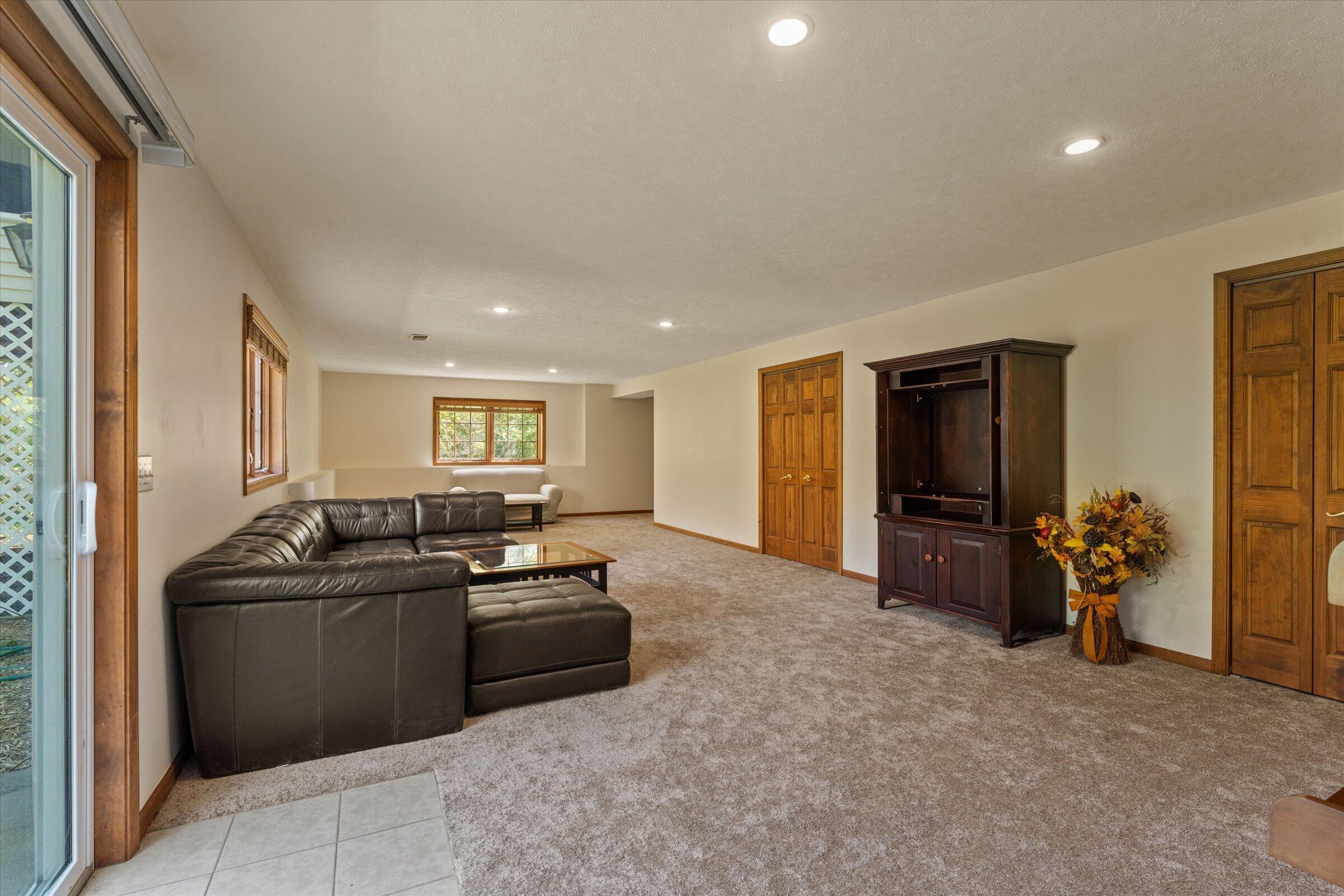 27100 Deerfield Lane Edwardsburg MI 49112