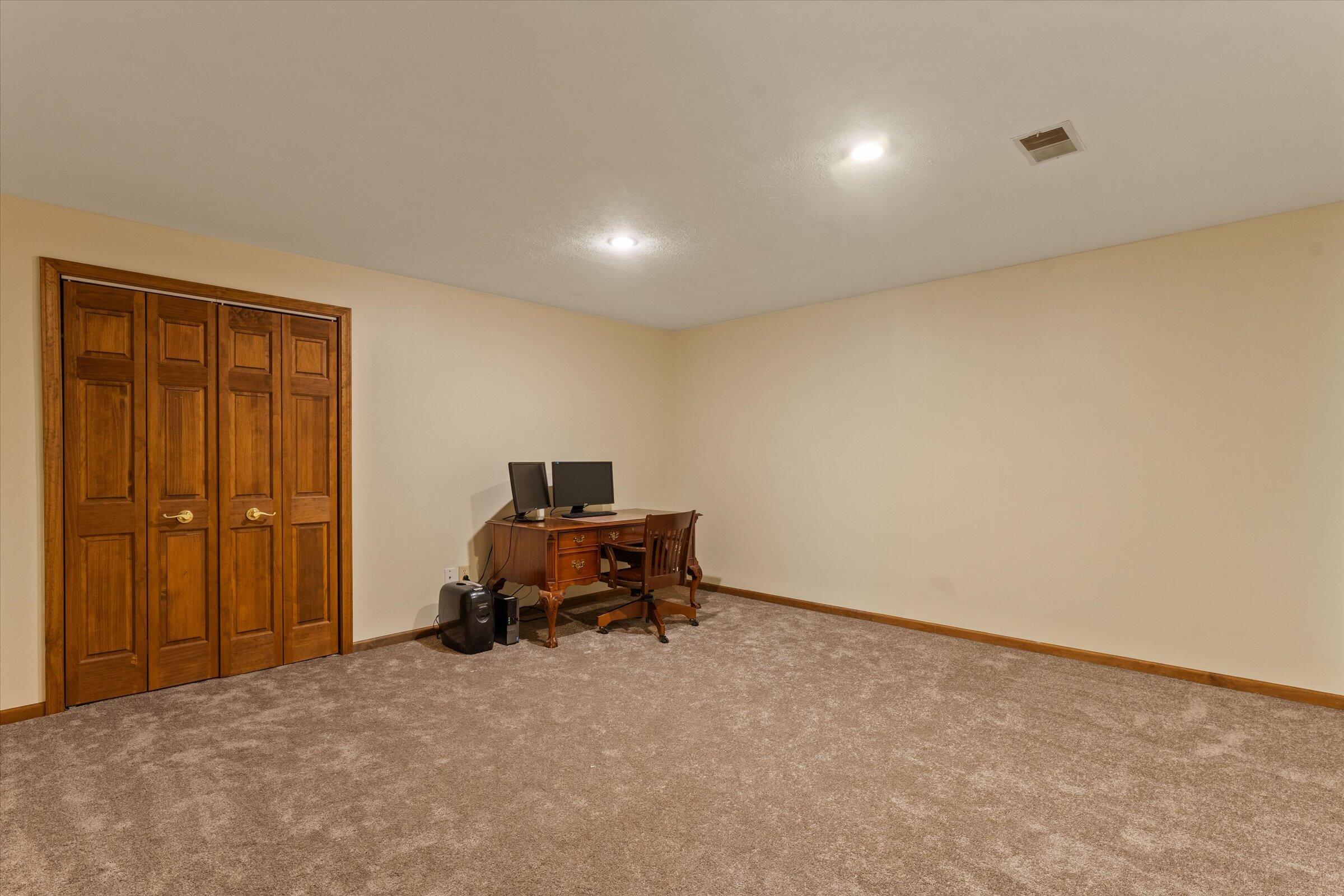27100 Deerfield Lane Edwardsburg MI 49112