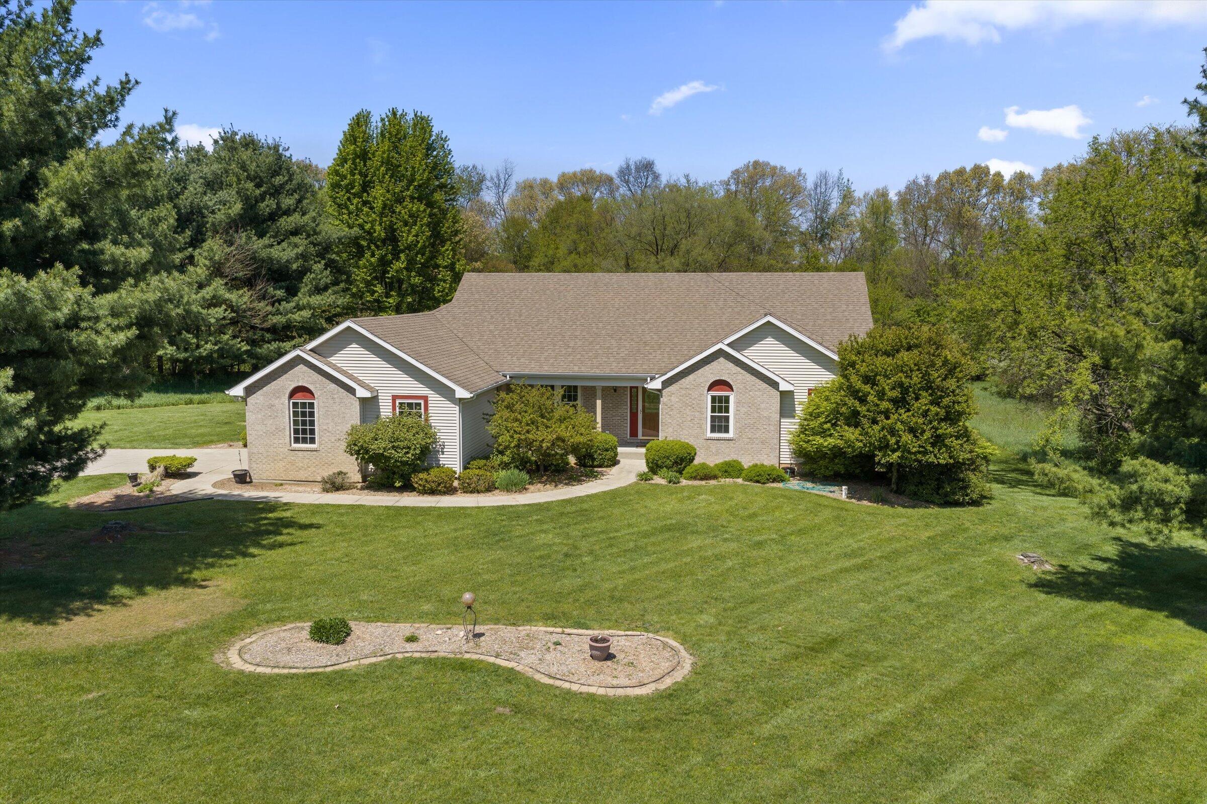 27100 Deerfield Lane Edwardsburg MI 49112
