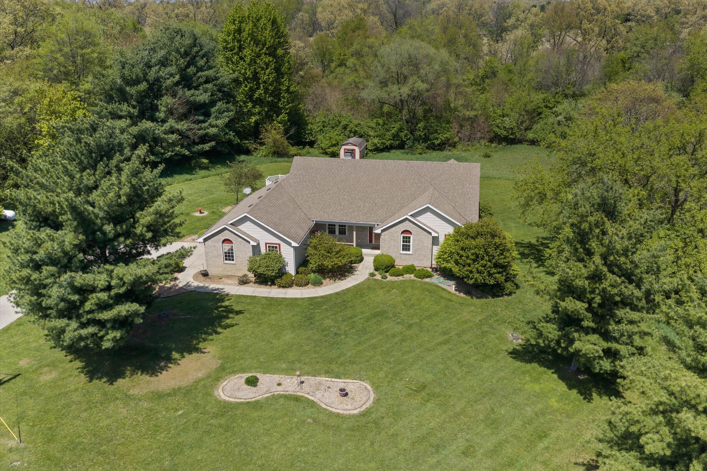 27100 Deerfield Lane Edwardsburg MI 49112