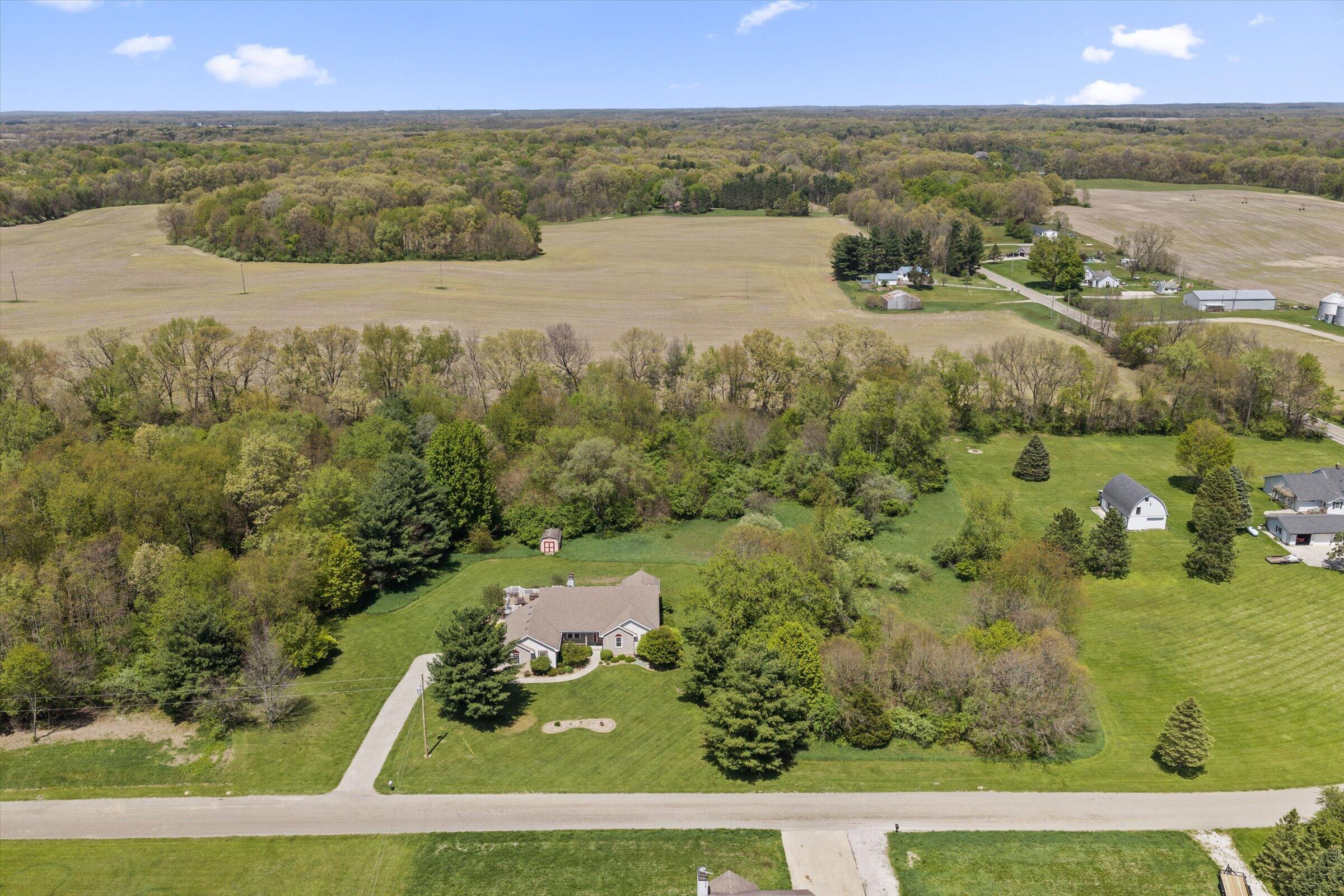 27100 Deerfield Lane Edwardsburg MI 49112