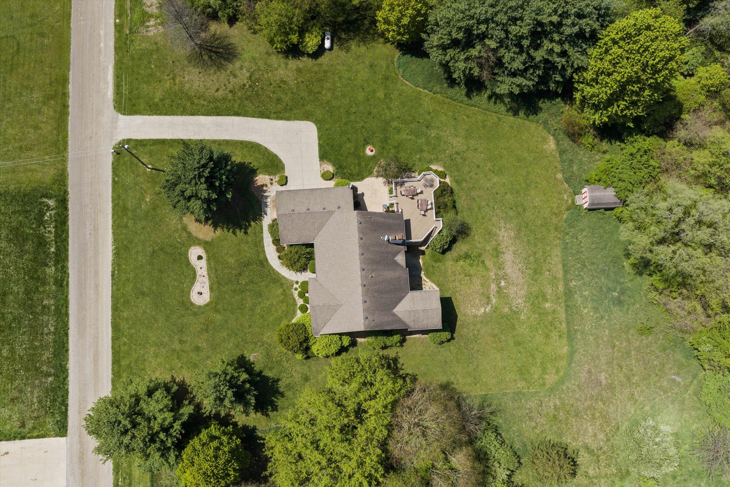 27100 Deerfield Lane Edwardsburg MI 49112