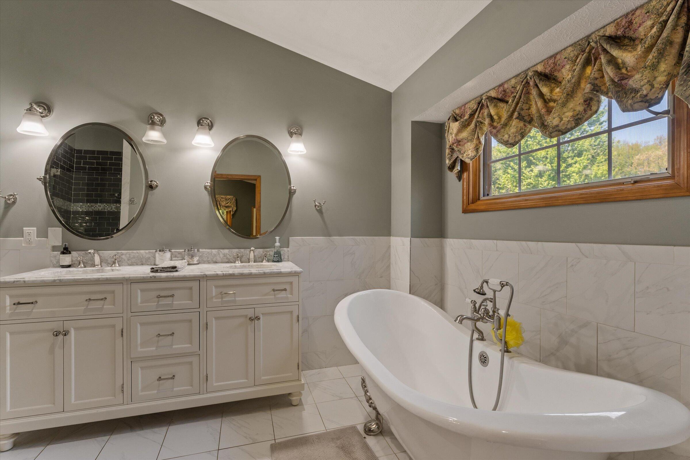 27100 Deerfield Lane Edwardsburg MI 49112