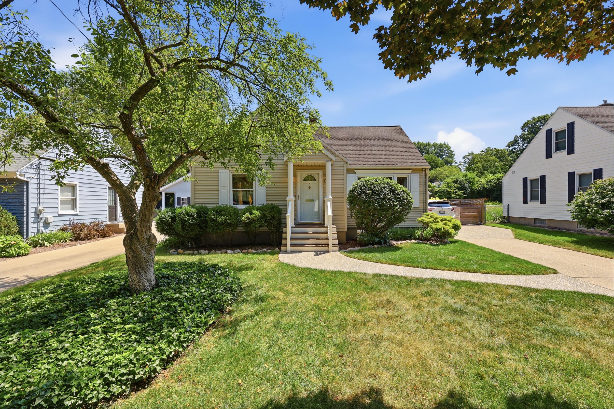 246 Alten Avenue NE Grand Rapids MI 49503