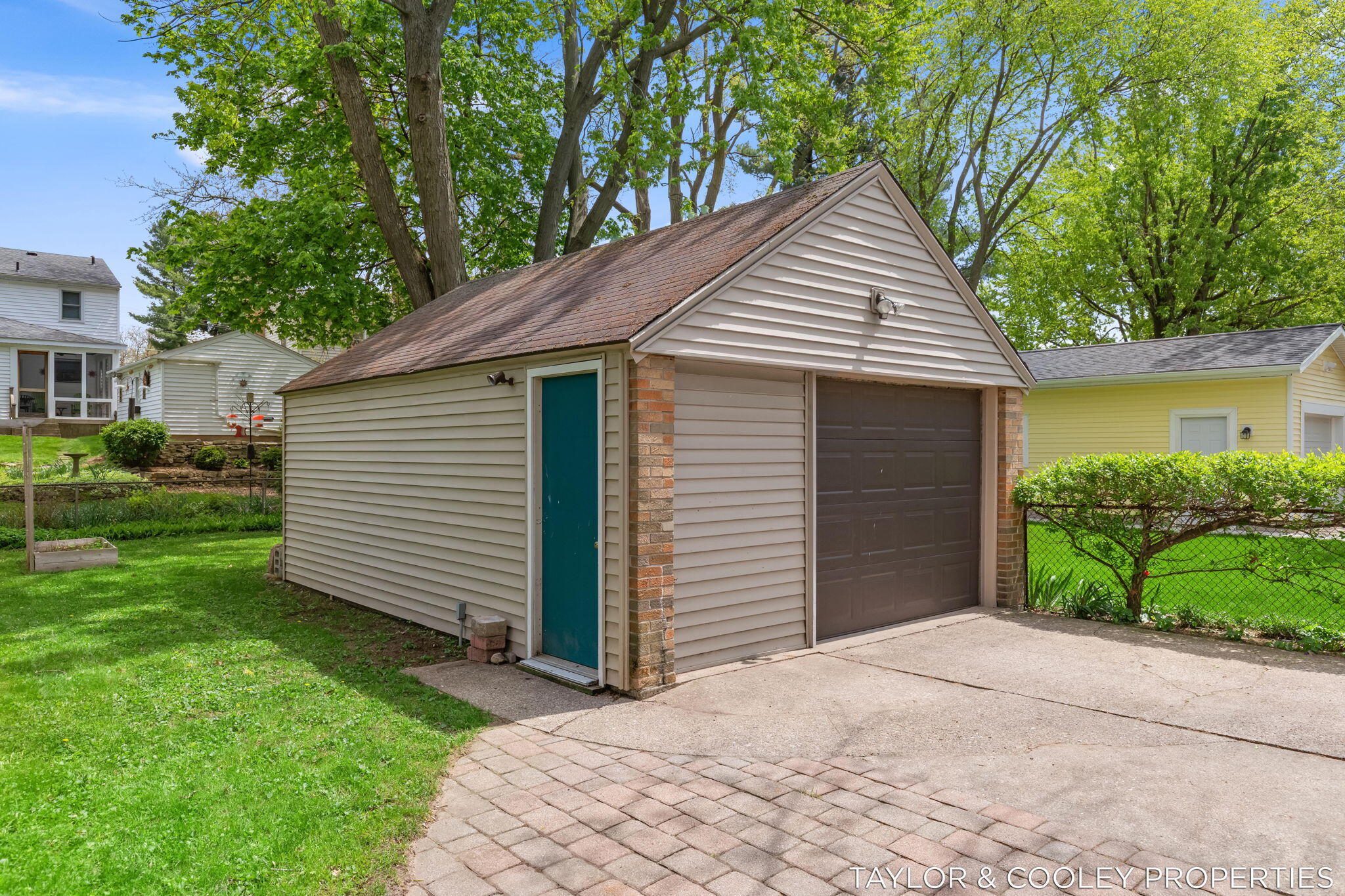 1518 Gladstone Drive SE Grand Rapids MI 49506