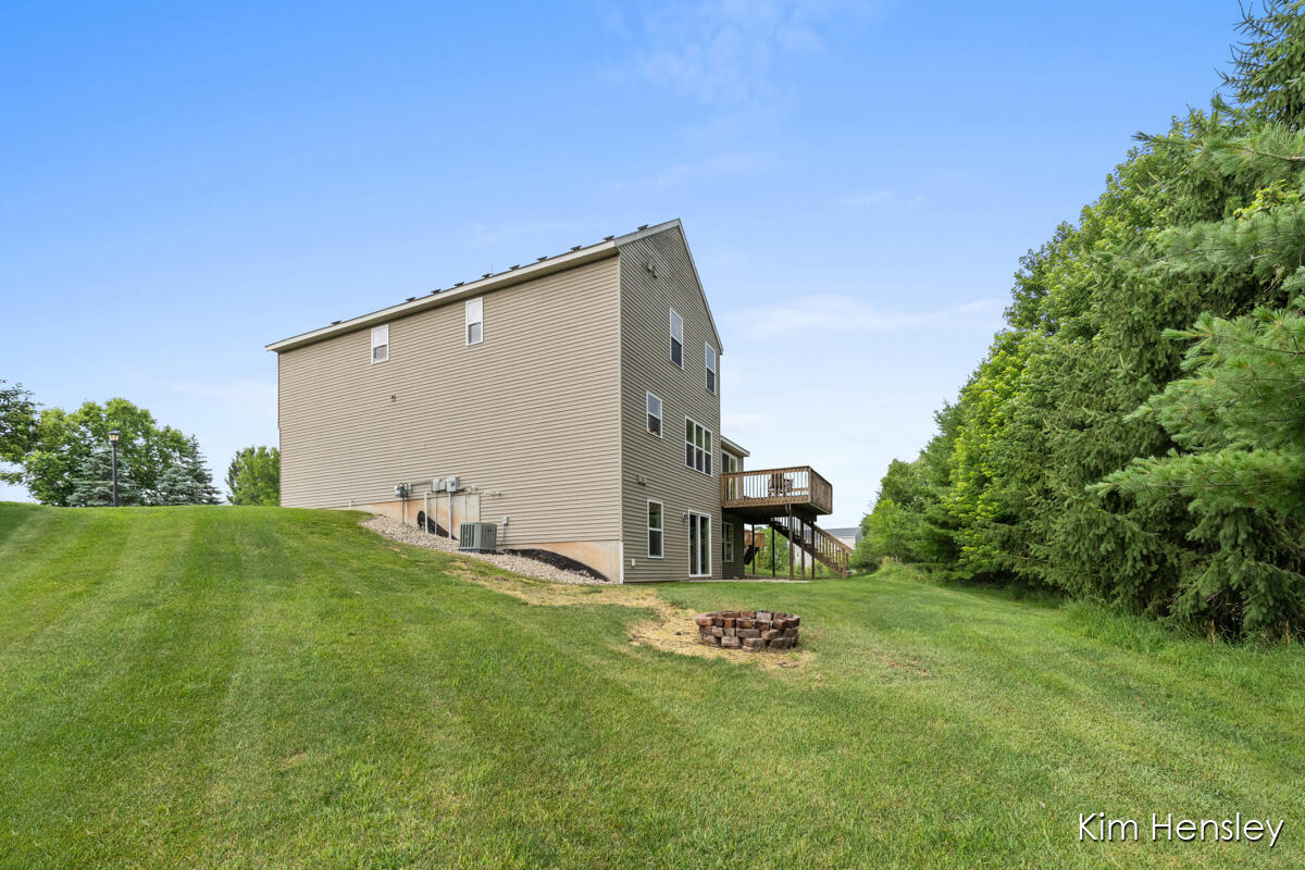 678 Orchard Court NE Rockford MI 49341