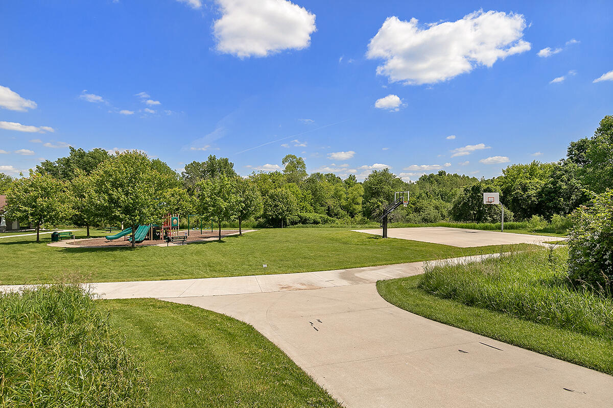 678 Orchard Court NE Rockford MI 49341