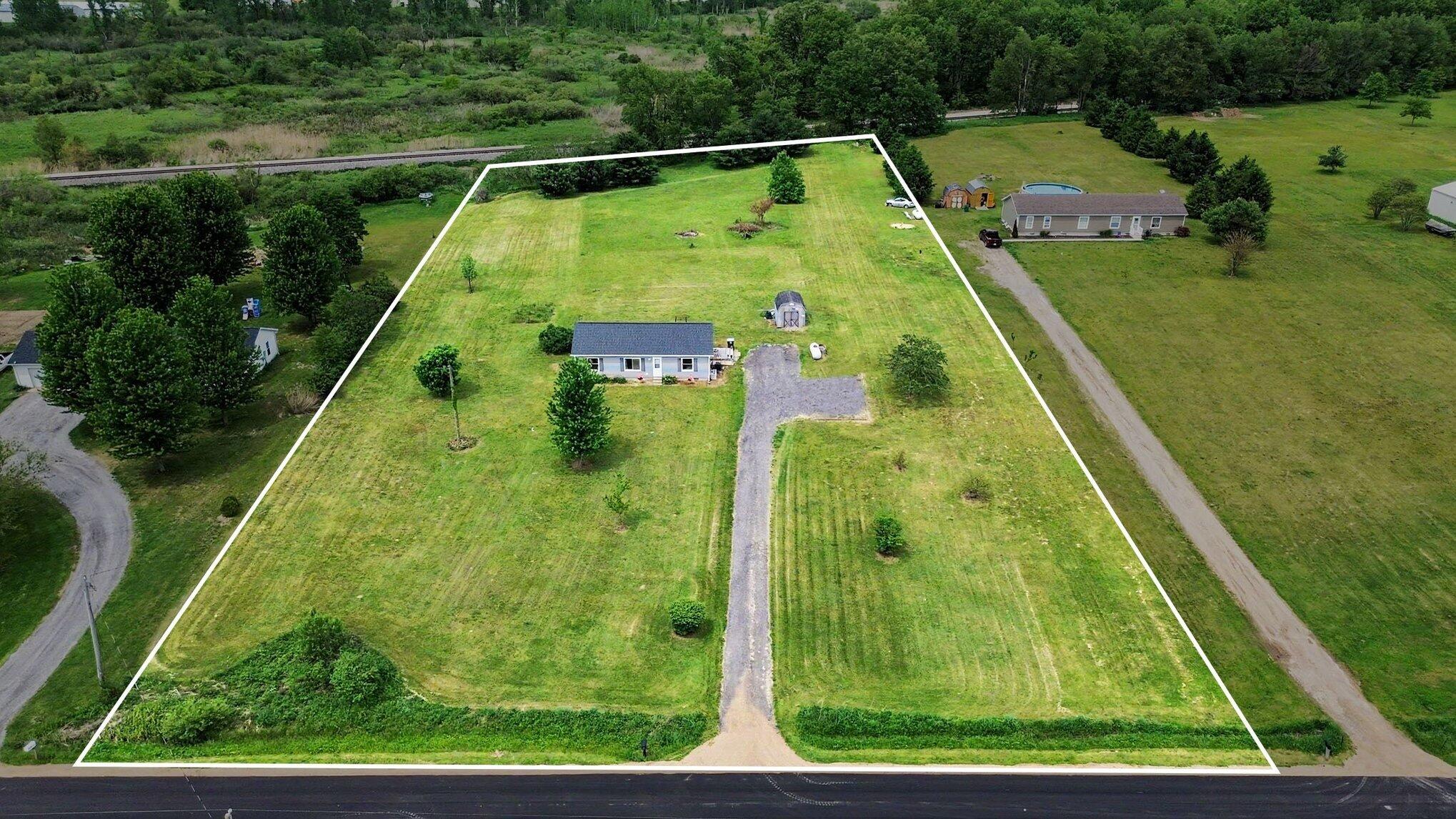 3065 Chamberlain Road Buchanan MI 49107